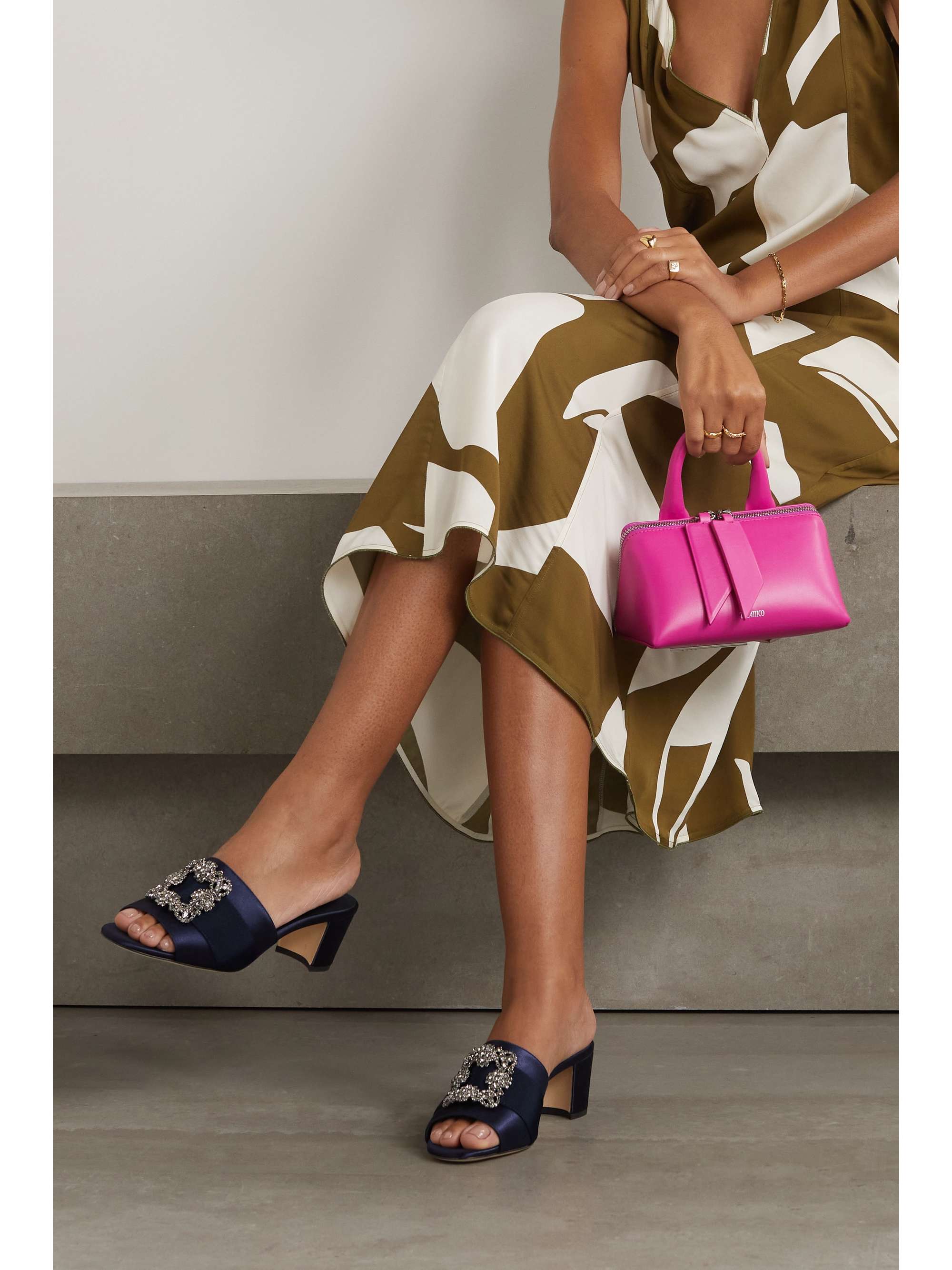 MANOLO BLAHNIK Martanew 50 Mules aus Satin mit Verzierung und Ripsbandbesatz