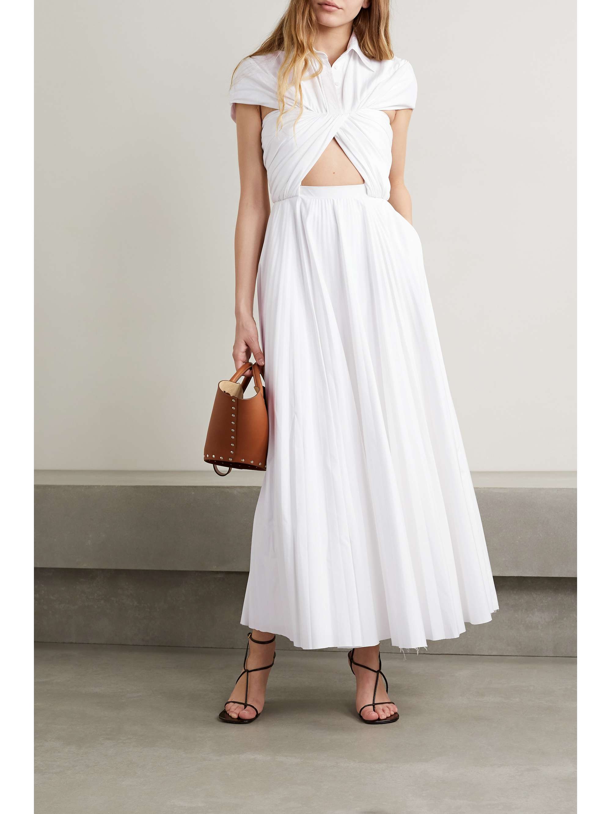 https://www.net-a-porter.com/variants/images/38063312419380157/ou/w2000_a3-4_q60.jpg