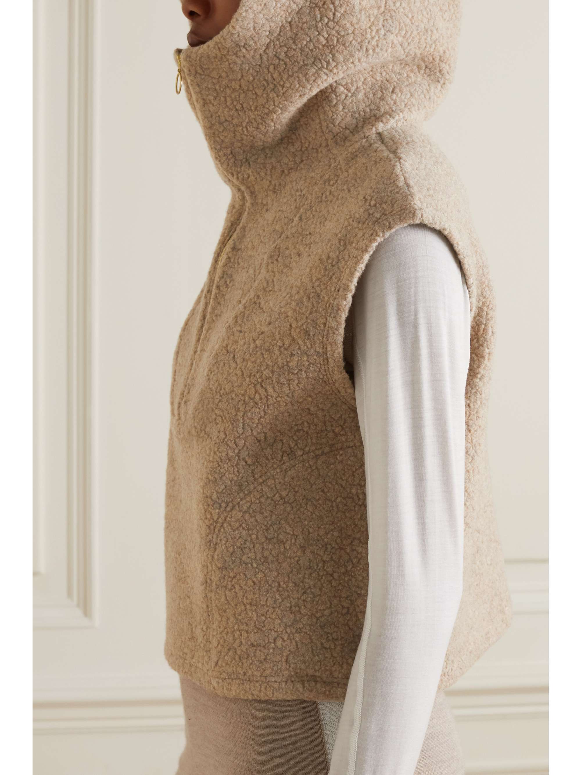 WE NORWEGIANS Alta ärmelloser Kapuzenpullover aus einer Merinowollmischung