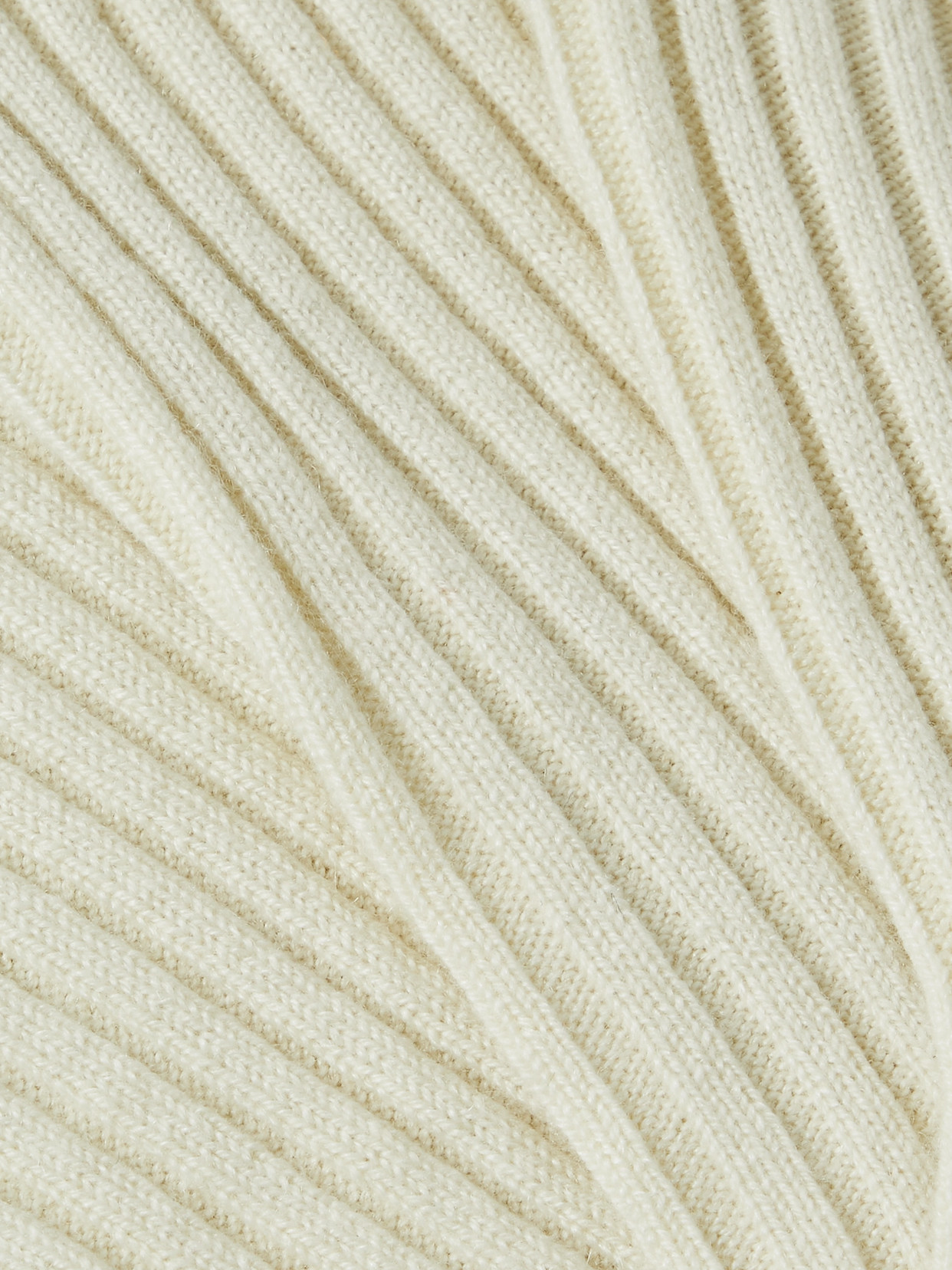 The Row Ribbed Cashmere Socks In Ivory