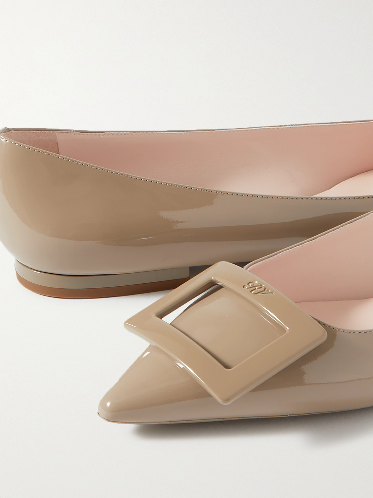 Shop Roger Vivier Gommettine Patent-leather Point-toe Flats In Brown