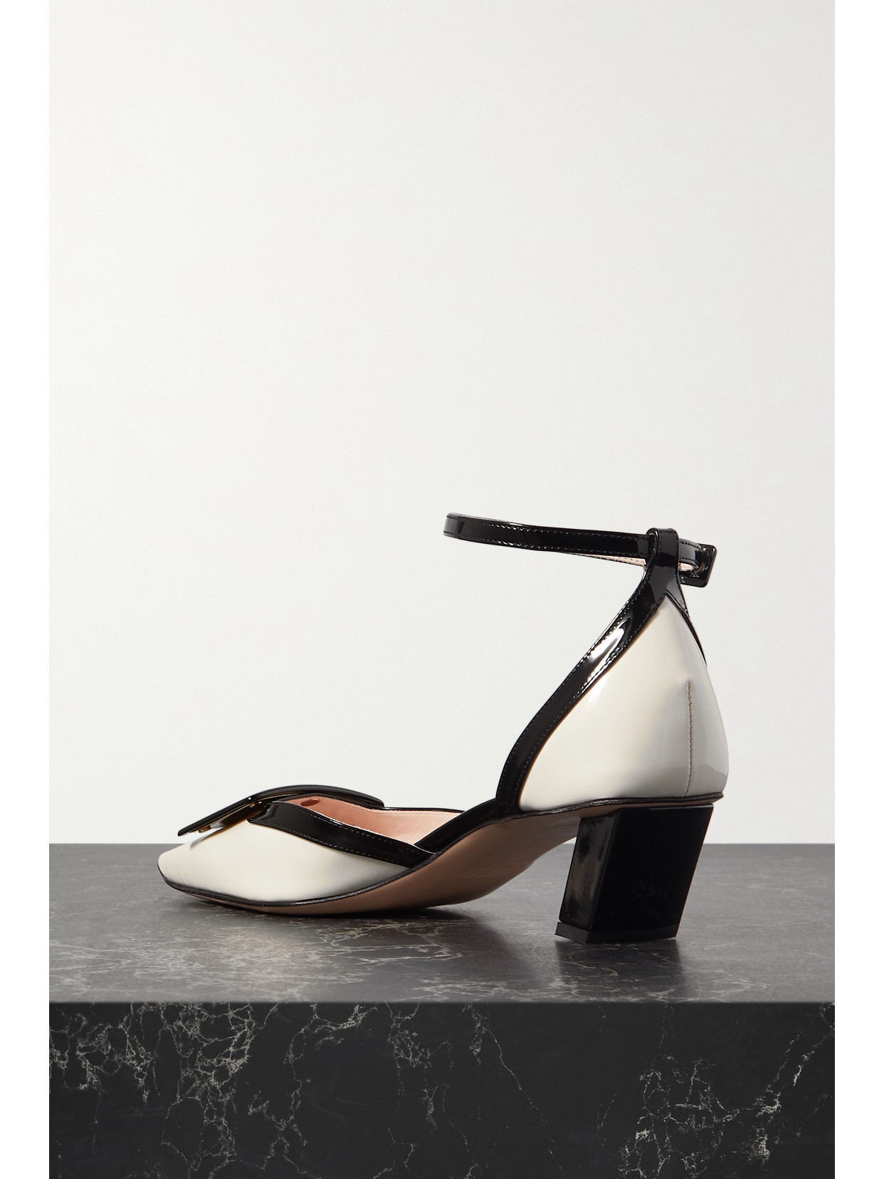 Roger Vivier Belle Vivier Two-tone Patent-leather Pumps In Cream