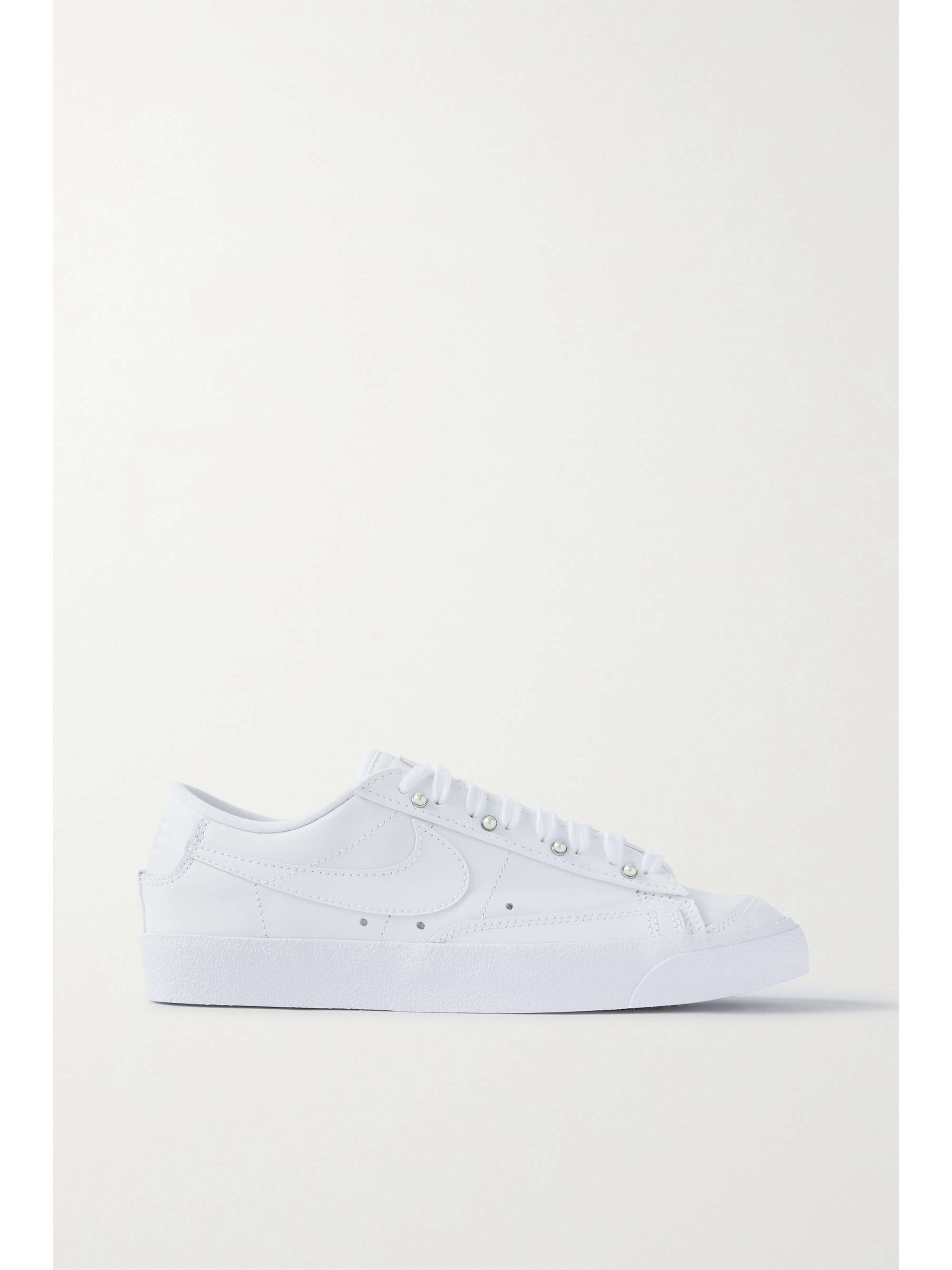 nike low leather sneaker