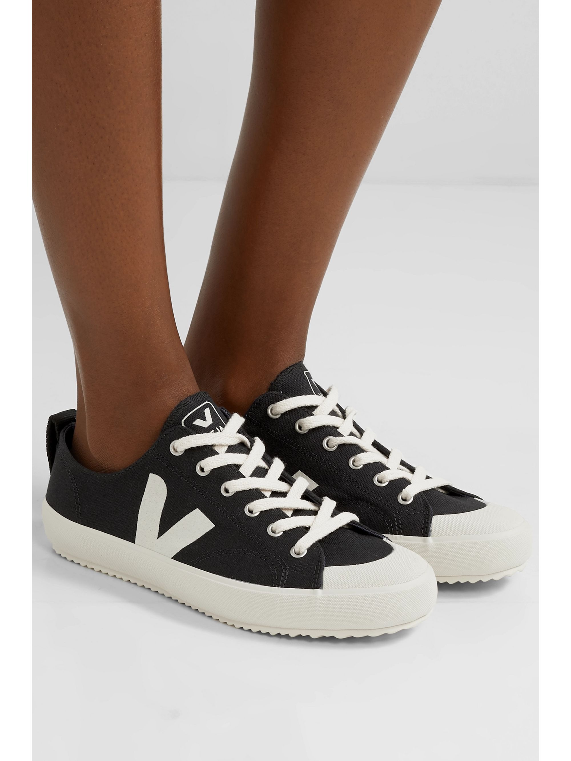 veja black canvas