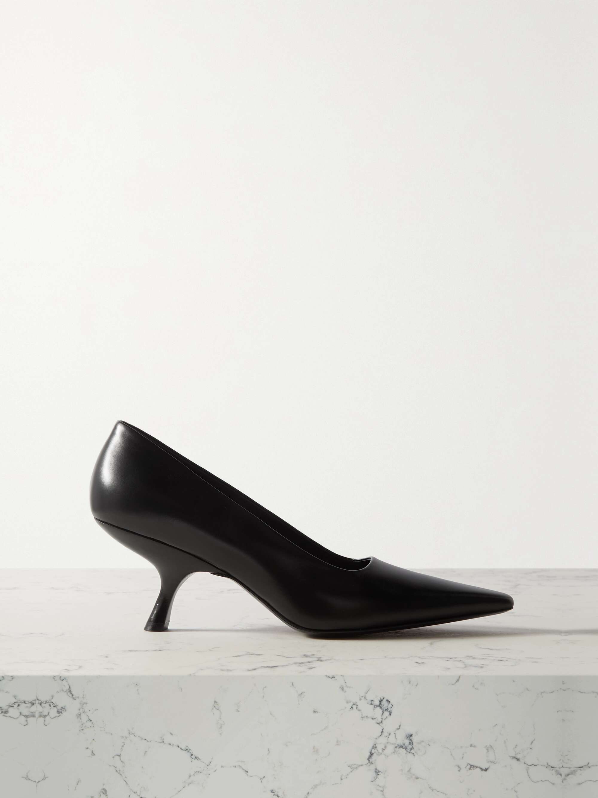Black Leather pumps | THE ROW | NET-A 