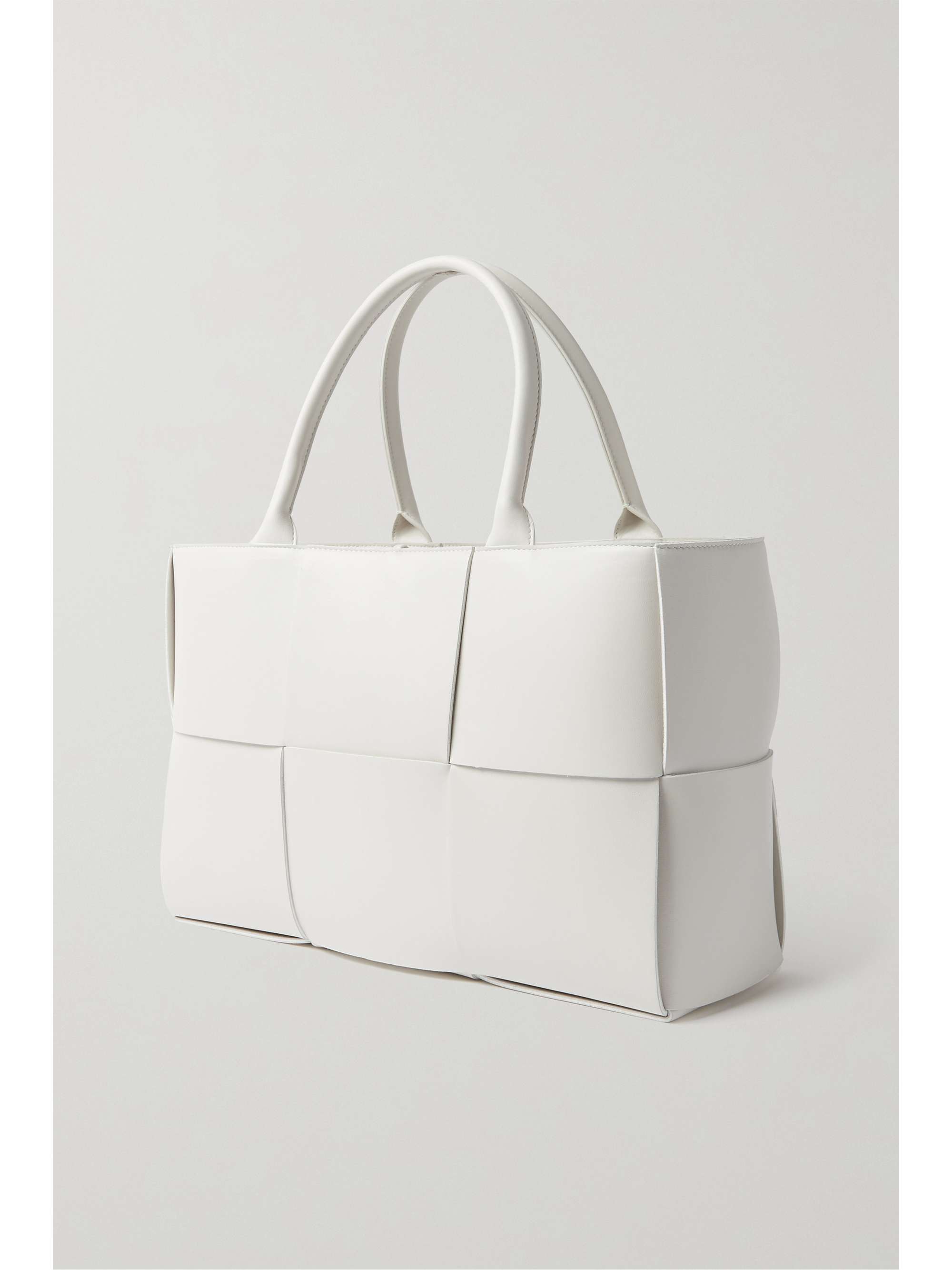 BOTTEGA VENETA Arco medium intrecciato leather tote