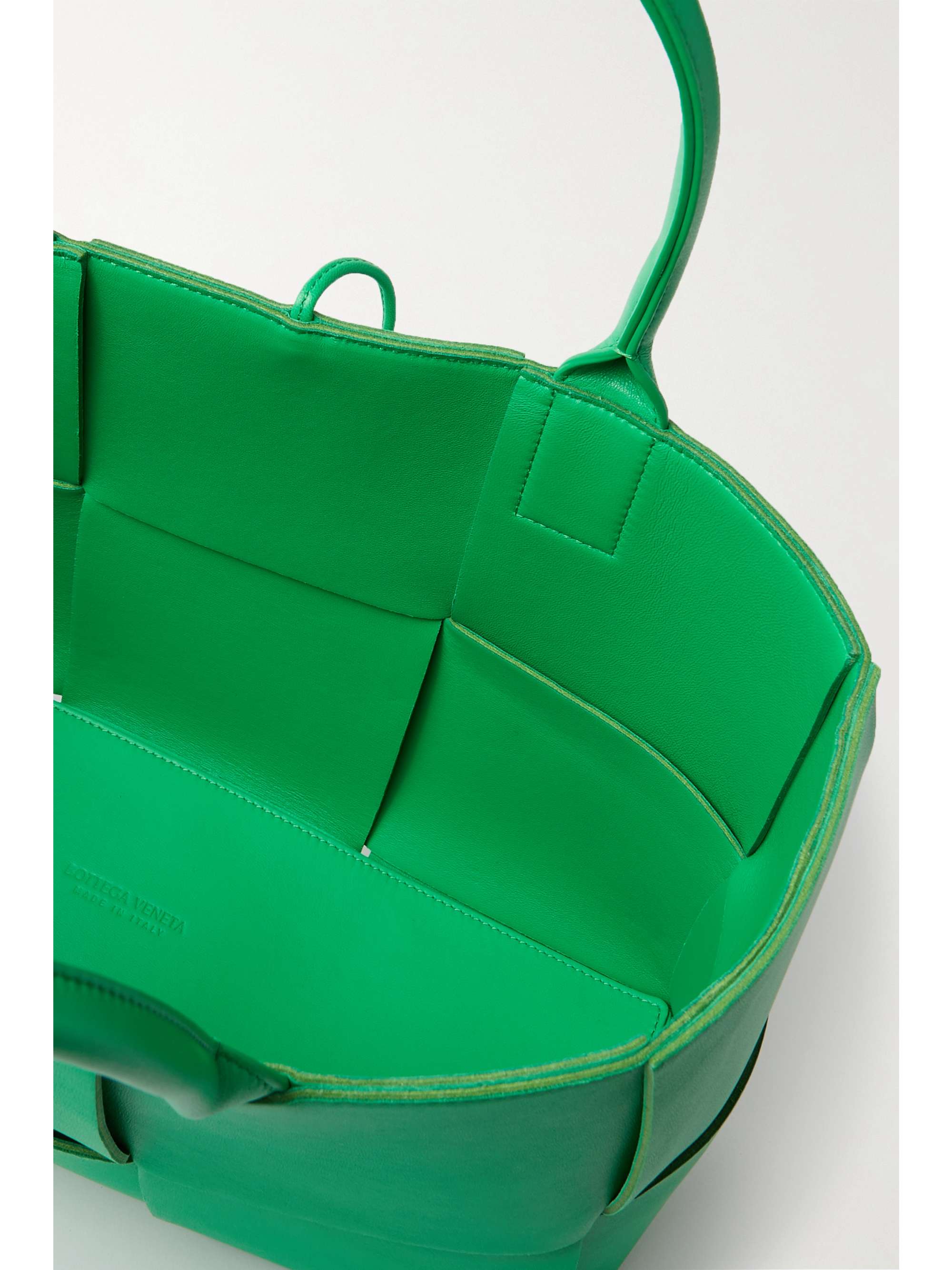 BOTTEGA VENETA Arco medium intrecciato leather tote
