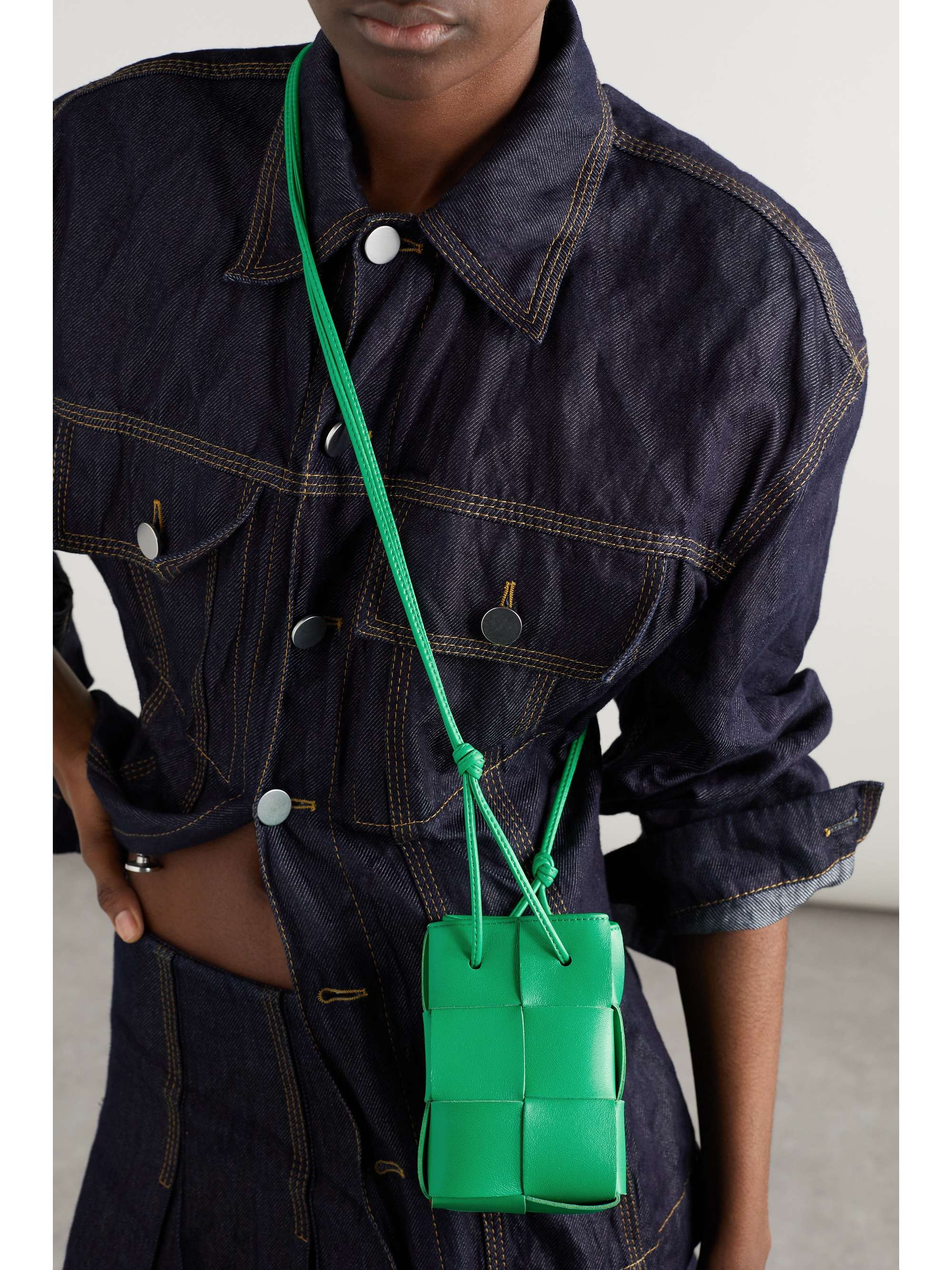 【新発売】 BOTTEGA VENETA Cassette mini intrecciato leather bucket bag バッグ