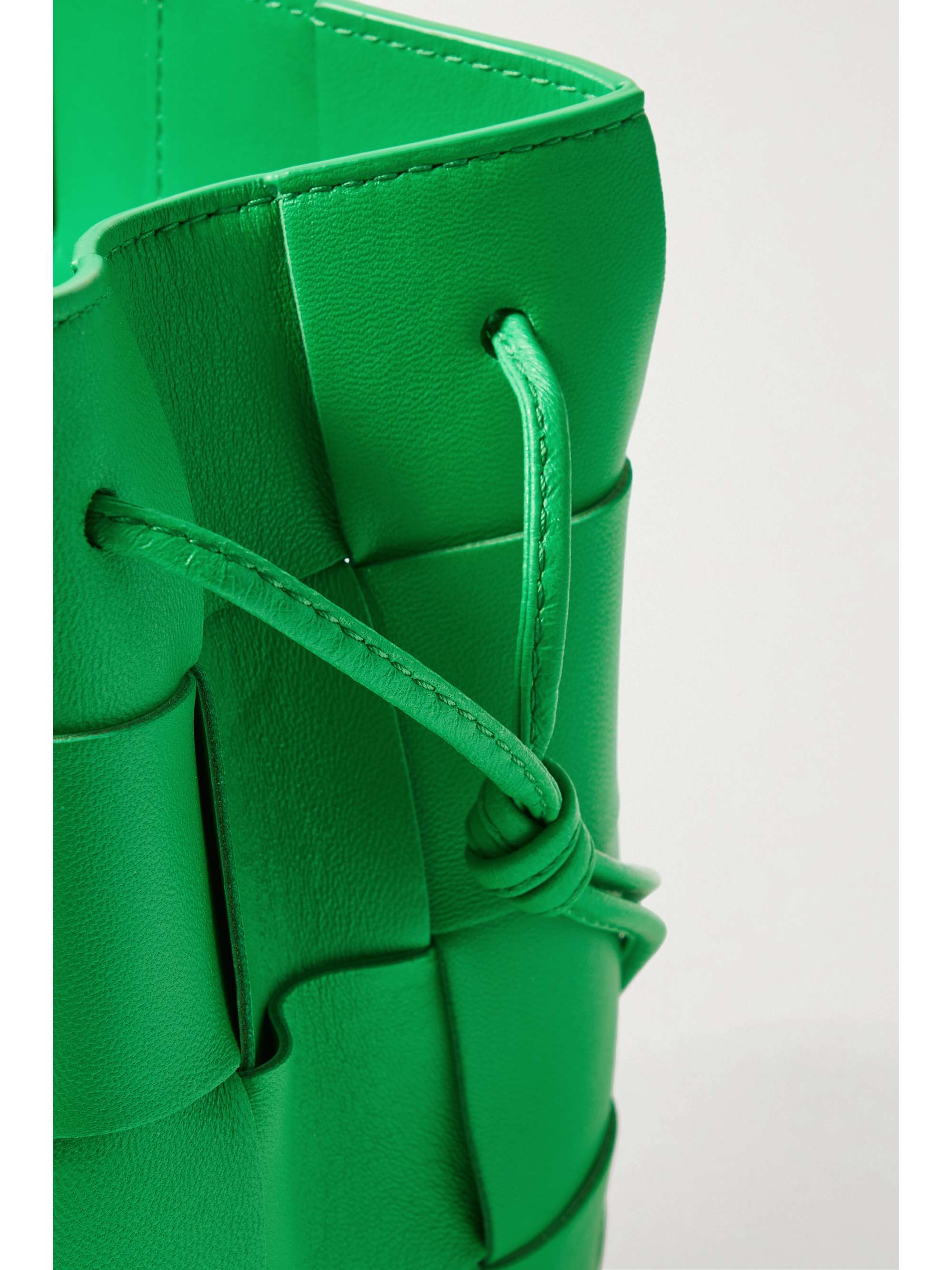 BOTTEGA VENETA Cassette small intrecciato leather bucket bag