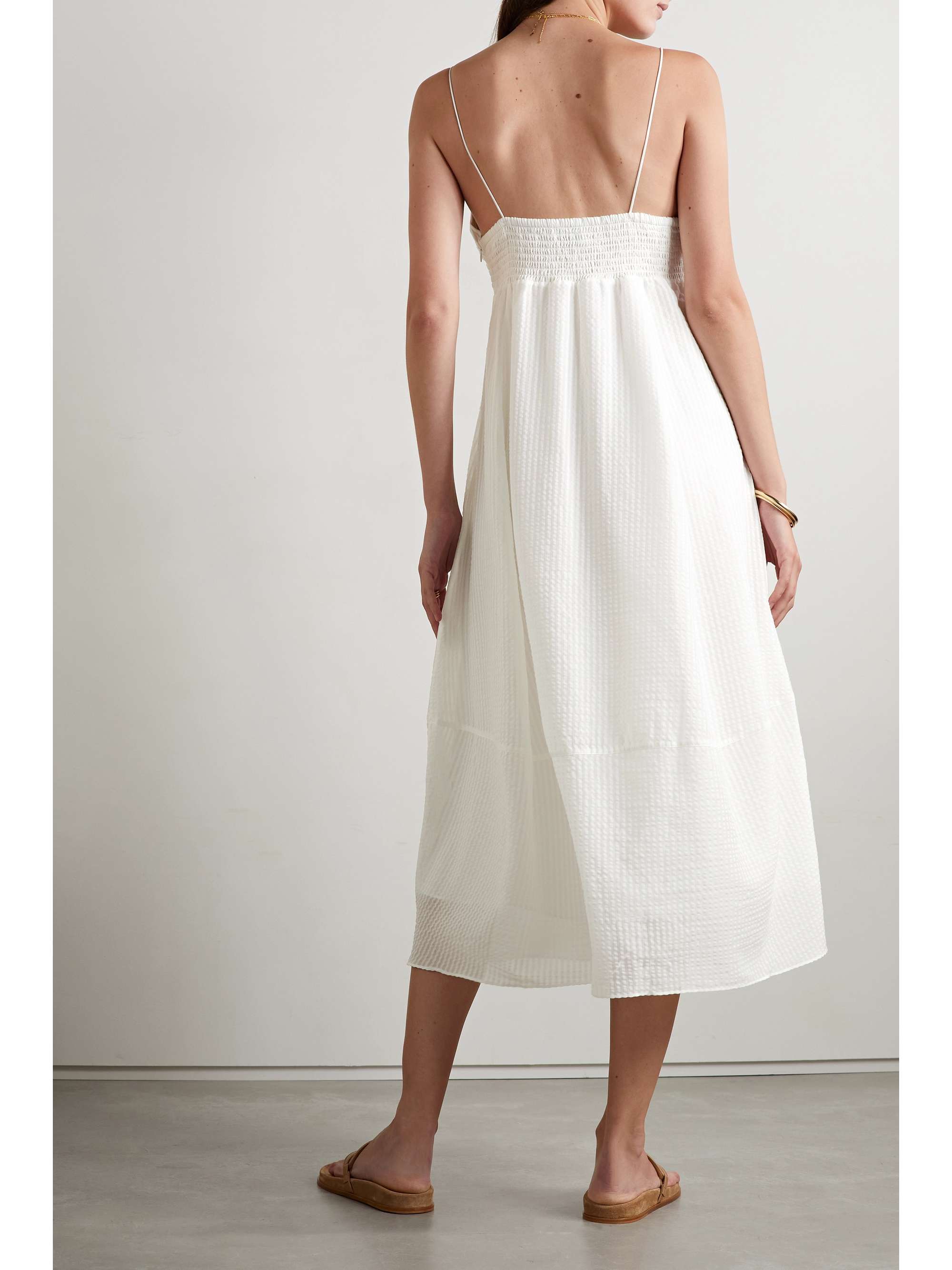 LA LIGNE Shirred cotton and silk-blend seersucker midi dress