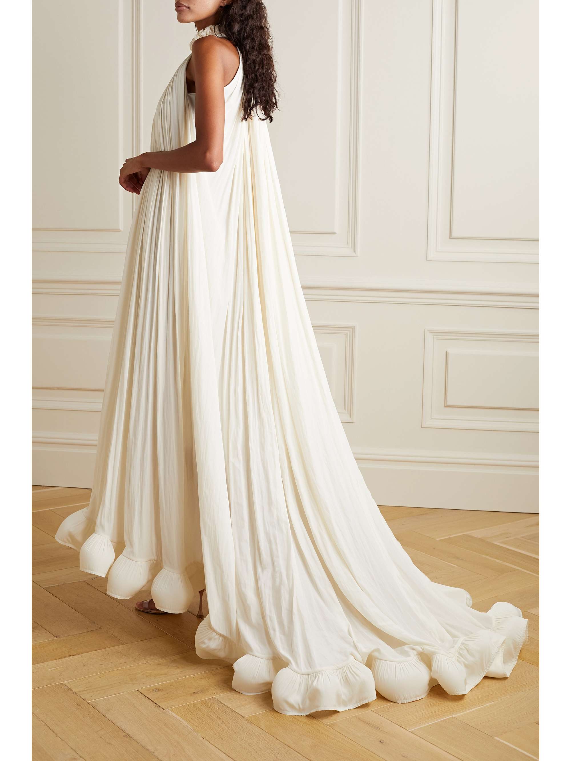 Ruffled charmeuse gown off white FR34