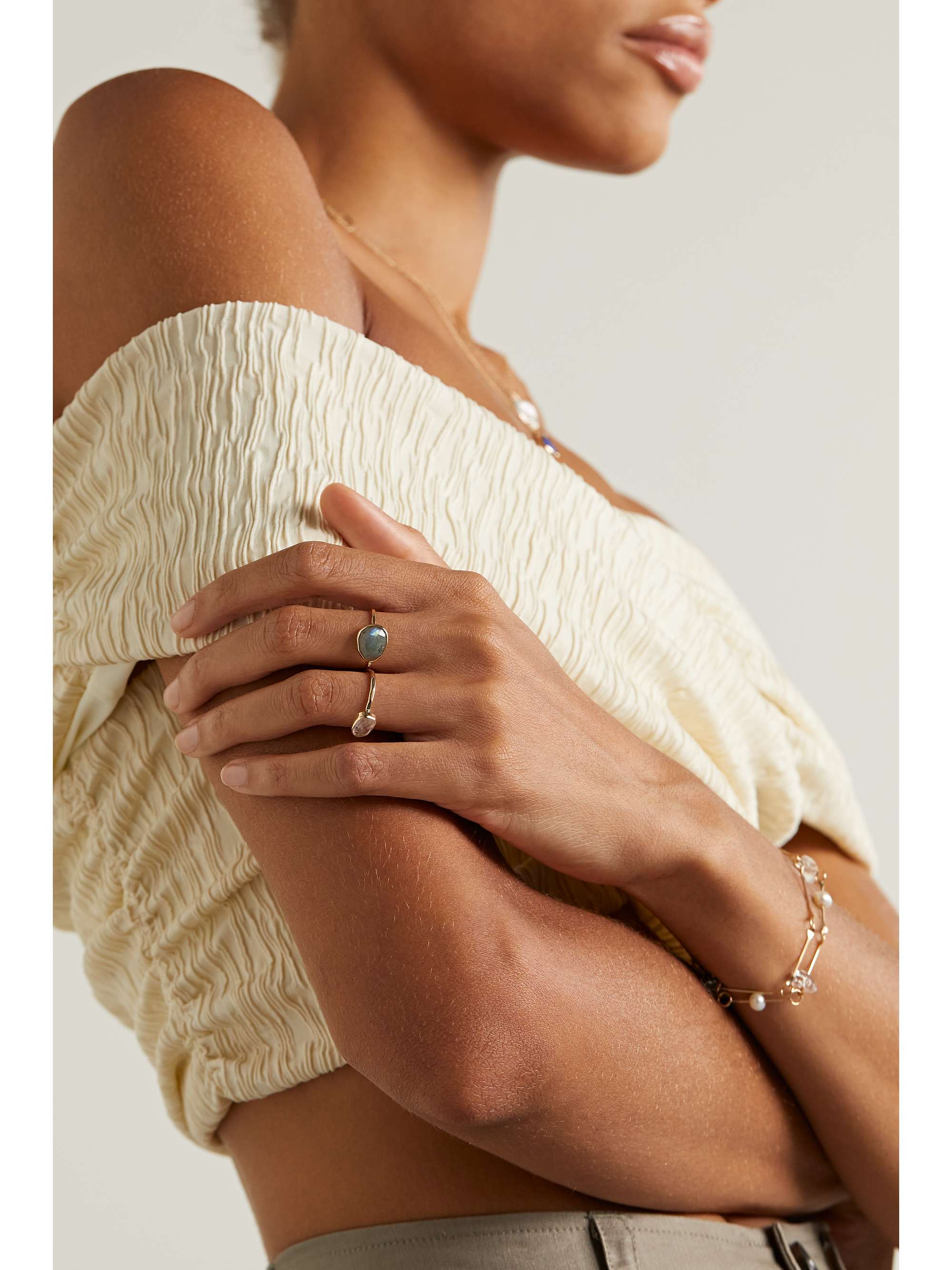 MELISSA JOY MANNING 14 Karat Ring aus recyeltem Gold mit Labradorit