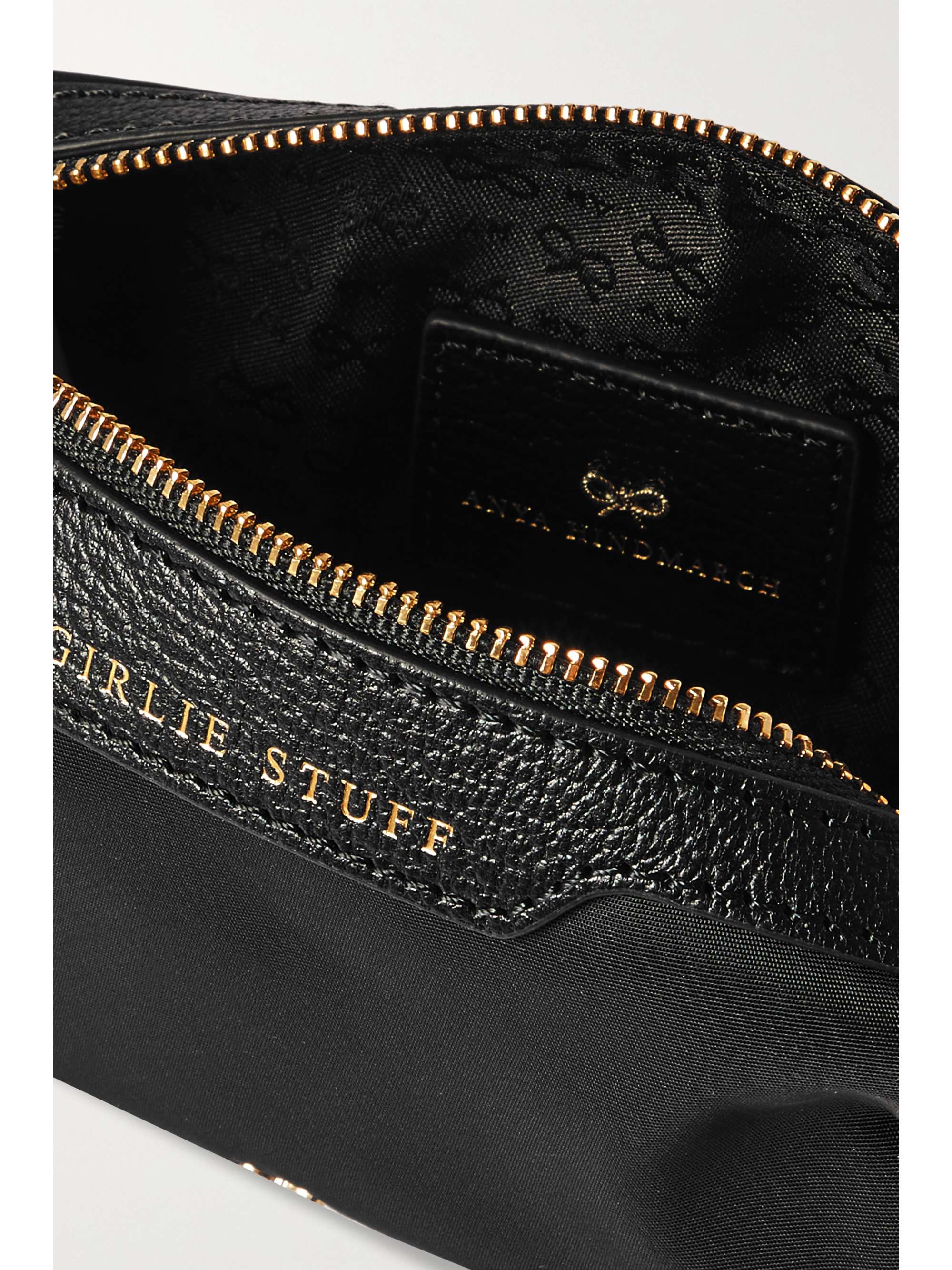 ANYA HINDMARCH + NET SUSTAIN Girlie Stuff Kosmetiktasche aus ECONYL® mit Besätzen aus strukturiertem Leder