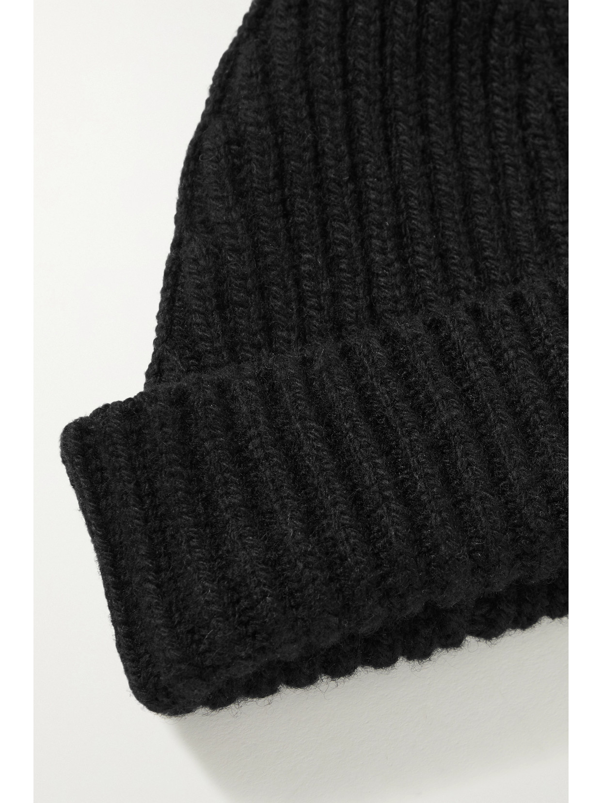The Row Ribbed Cashmere Beanie In Black