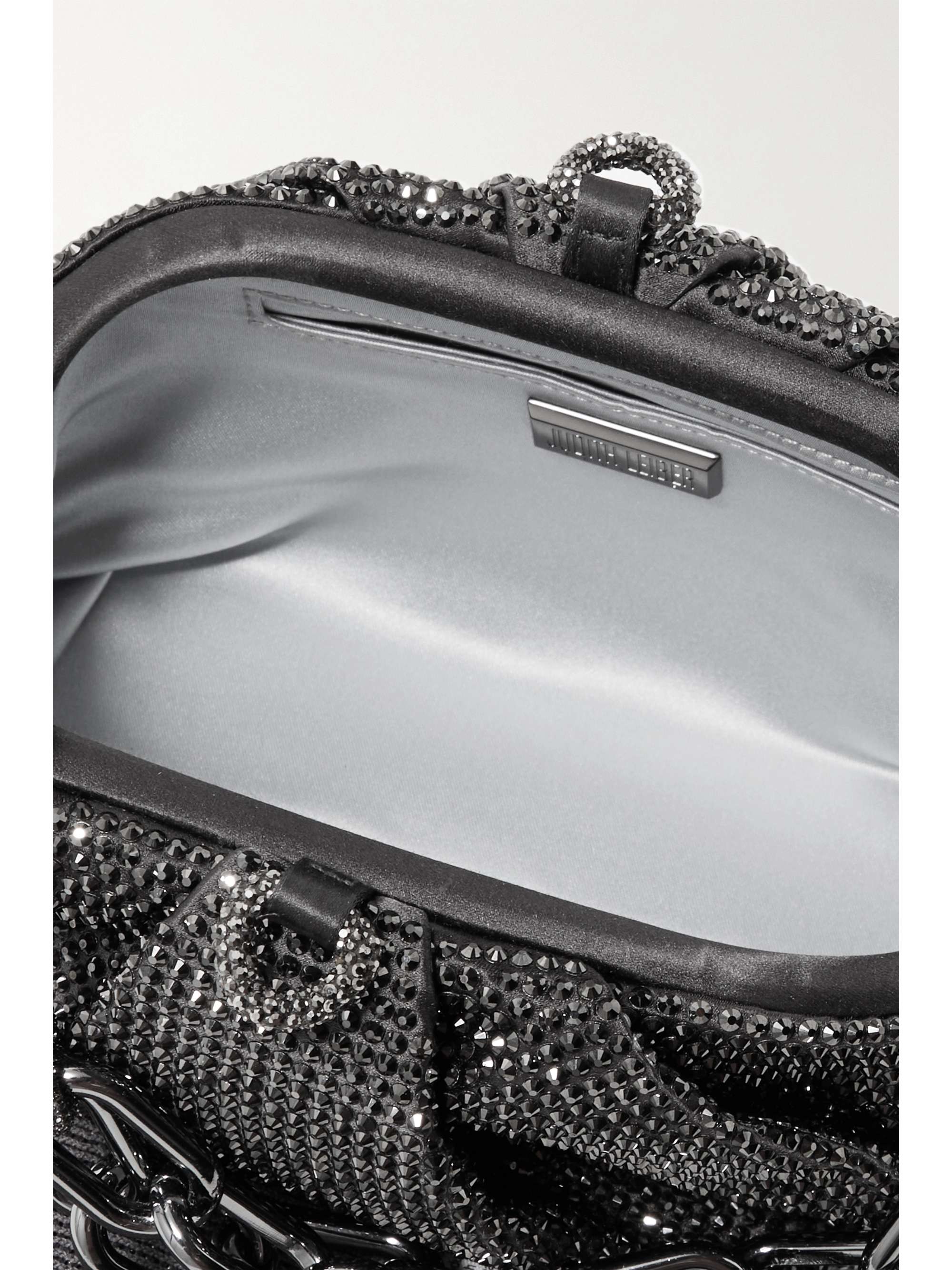 JUDITH LEIBER COUTURE حقيبة كلاتش Gemma من الساتان مزينة بالكريستال