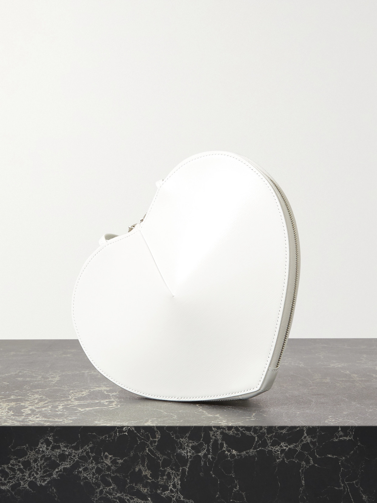 Alaïa Le Coeur Leather Shoulder Bag In White
