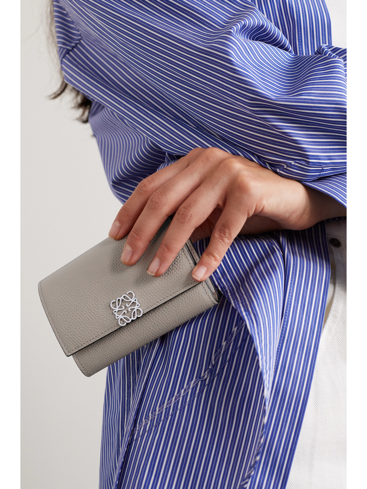 Shop Loewe Anagram Textured-leather Wallet In Neutrals