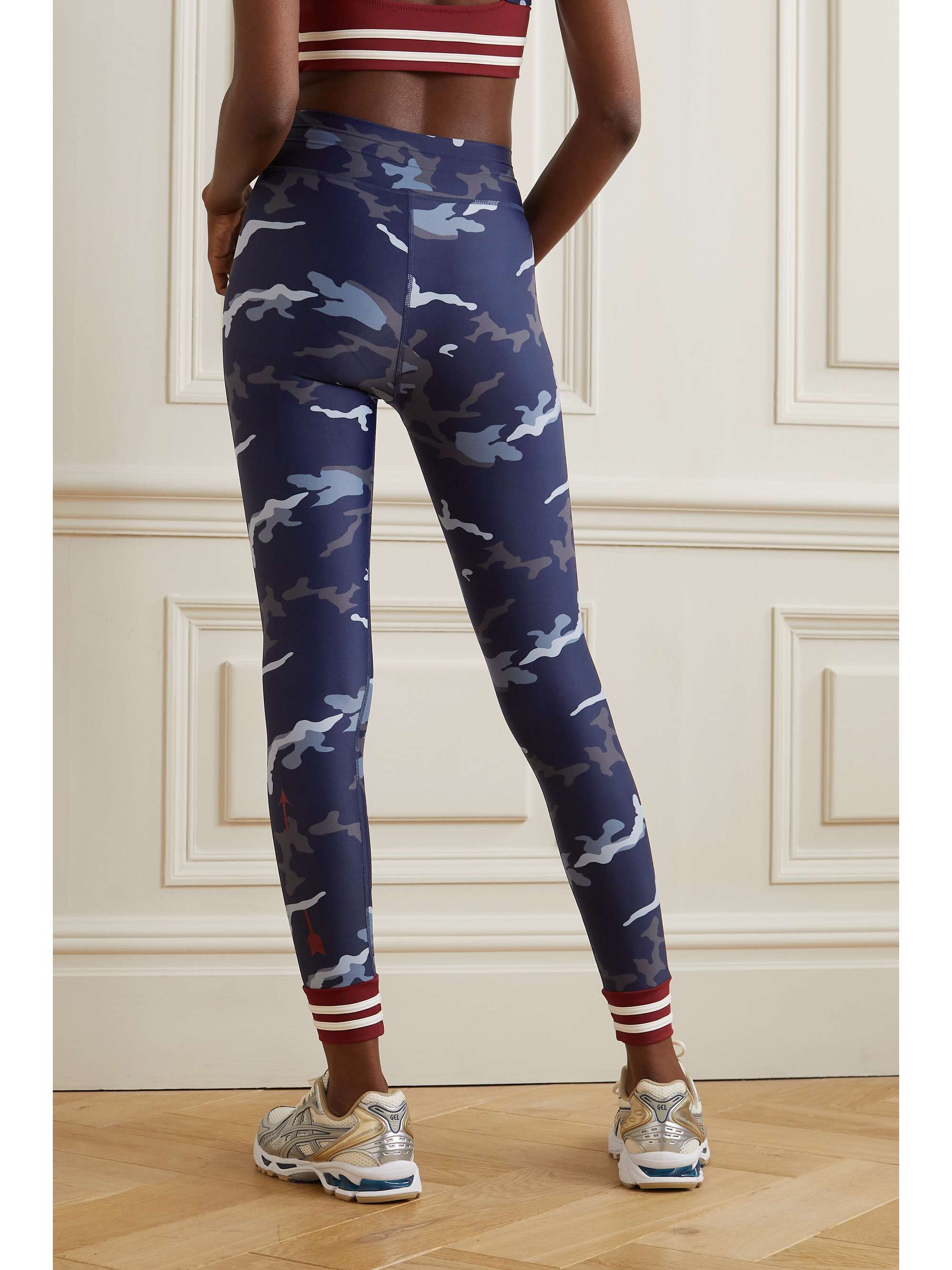 THE UPSIDE Marine Midi Leggins aus recyceltem Stretch-Material mit Print