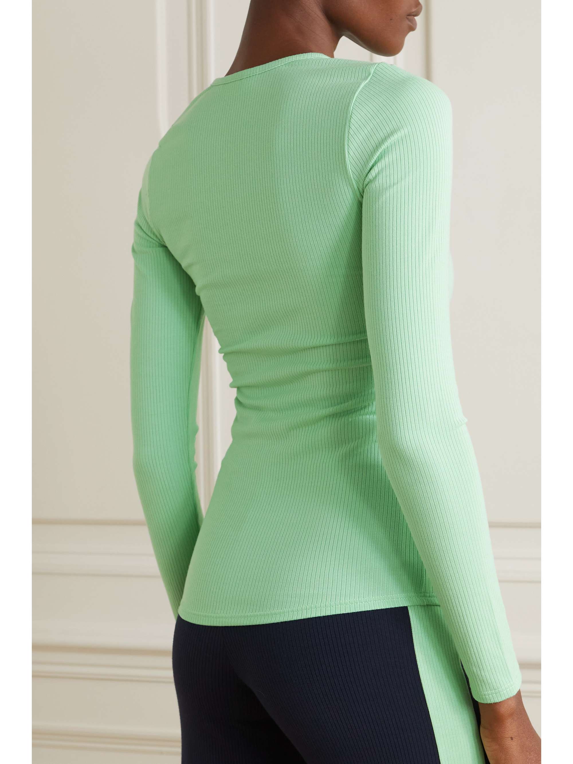 THE UPSIDE Solstice Giselle Oberteil aus geripptem Stretch-Modal mit Logostickerei