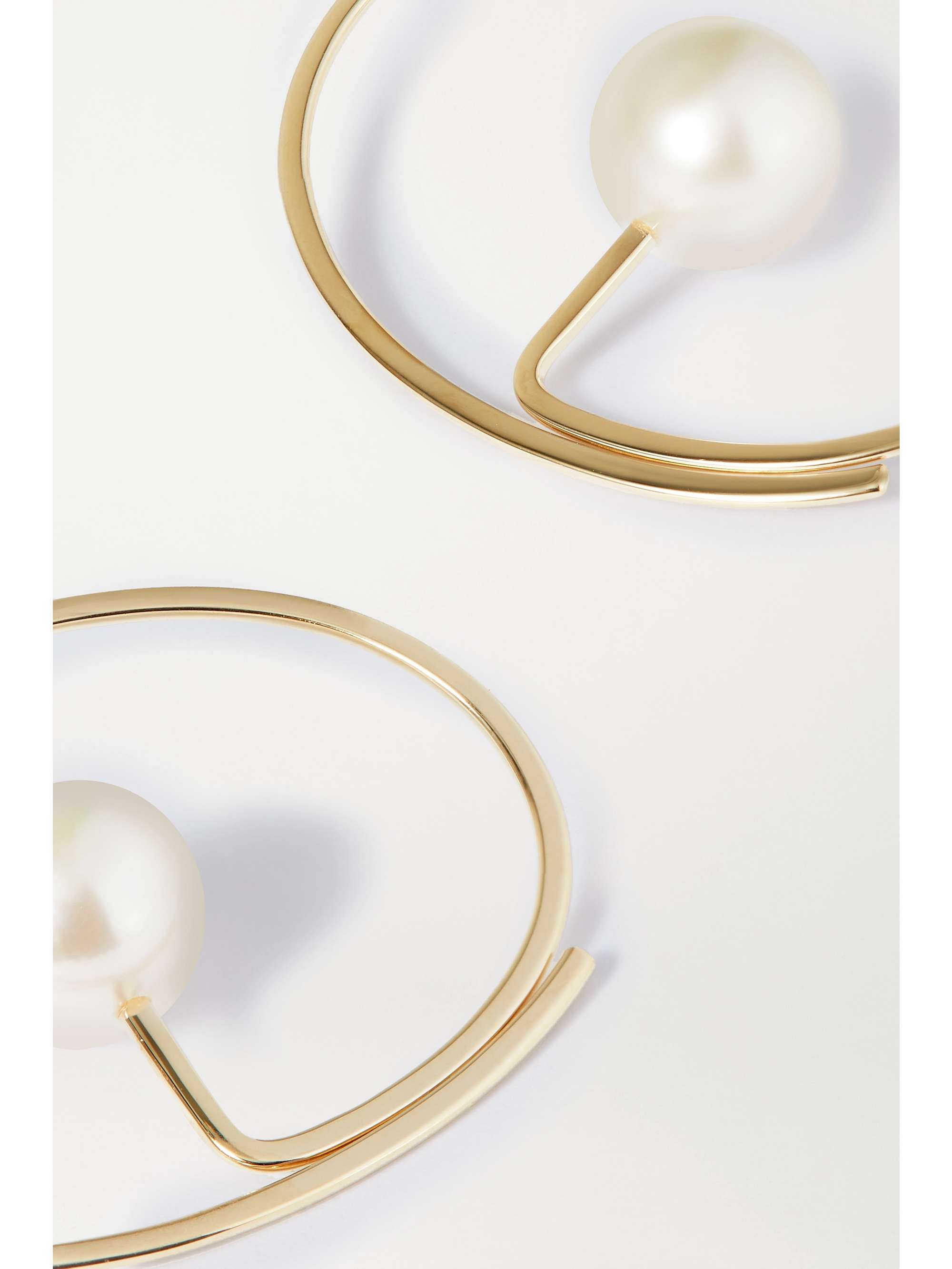 HIROTAKA Floating gold pearl earrings