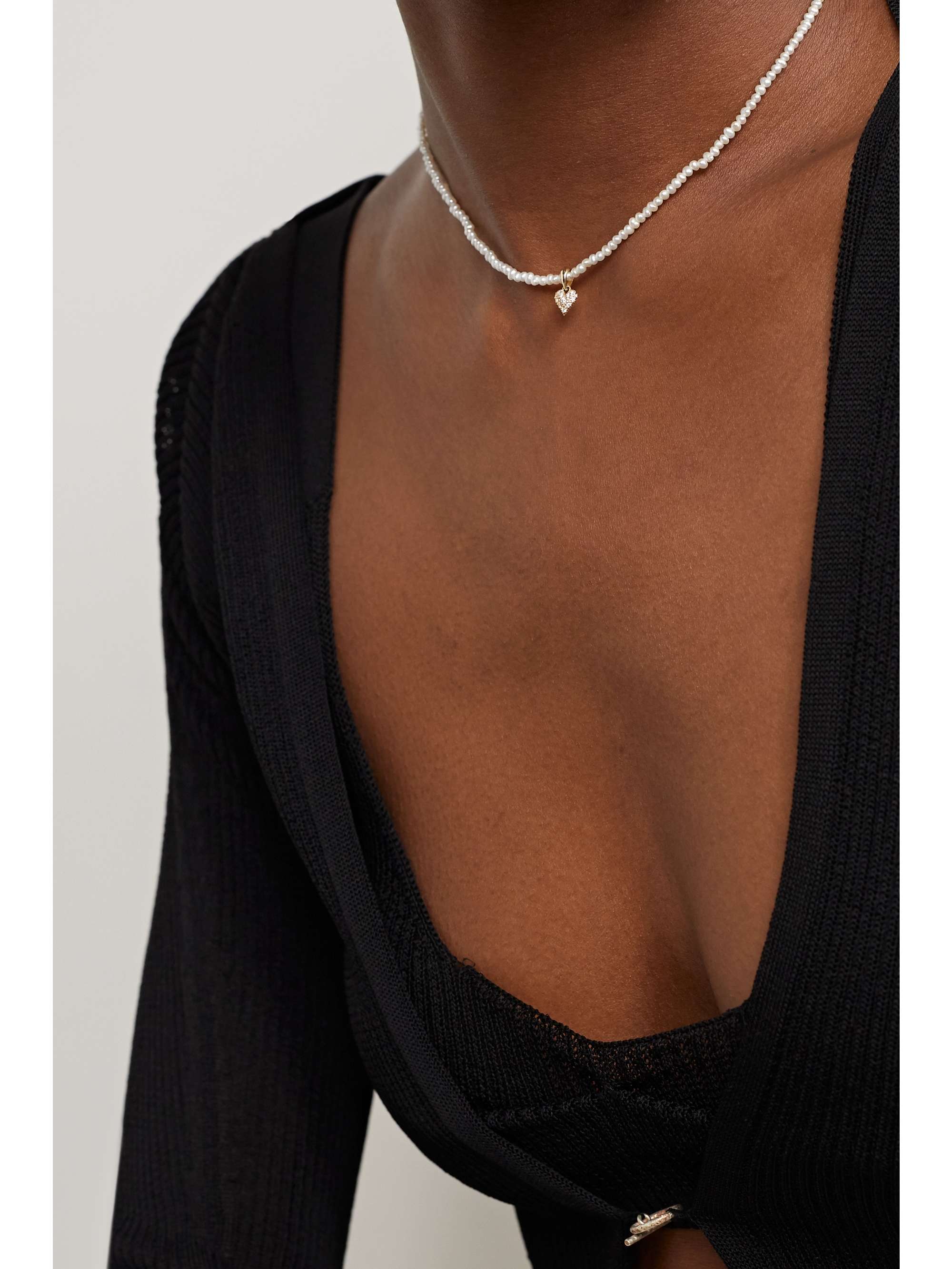 MIZUKI Perlenkette mit Details aus 14 Karat Gold und Diamanten