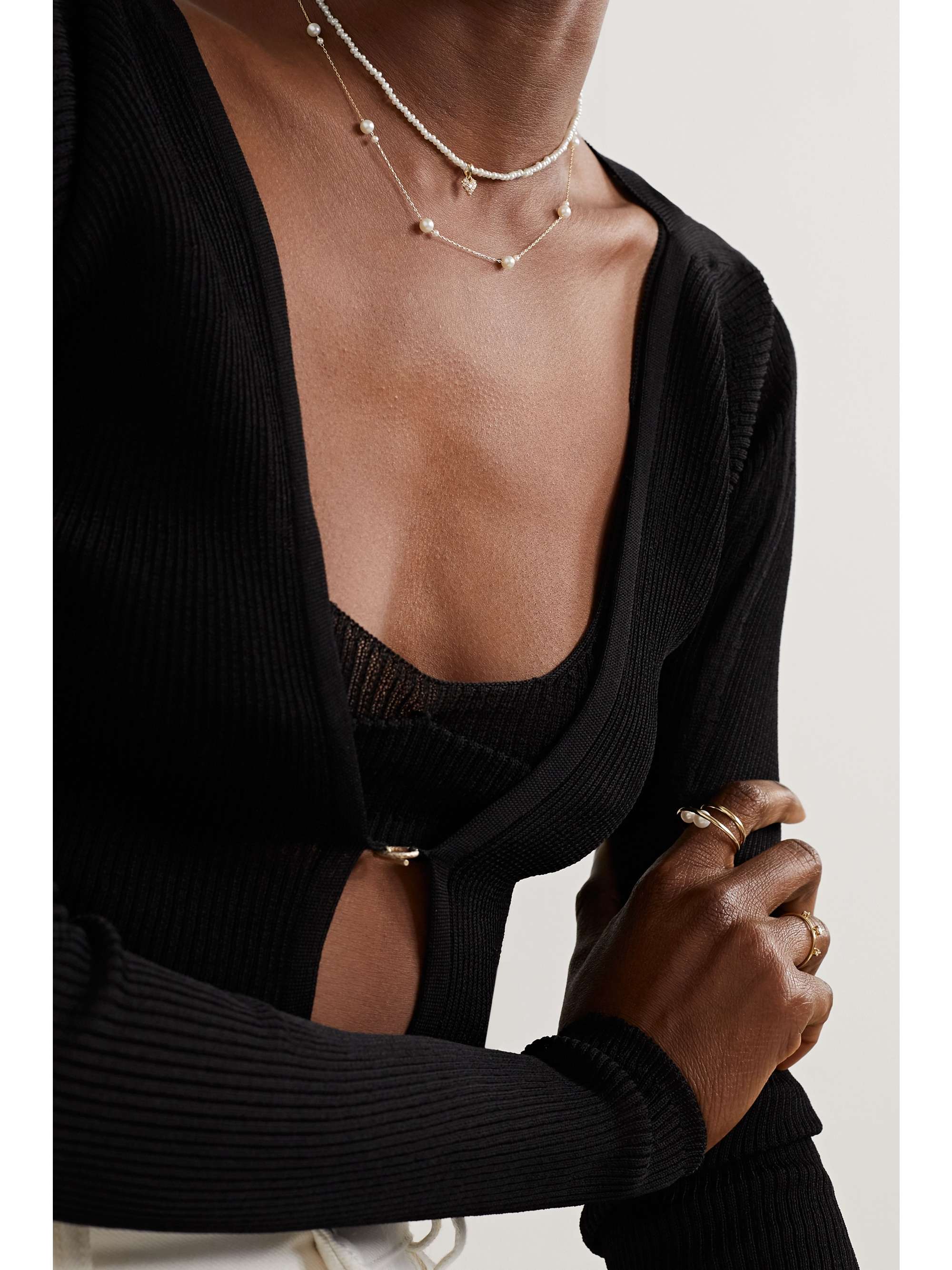 MIZUKI Perlenkette mit Details aus 14 Karat Gold und Diamanten
