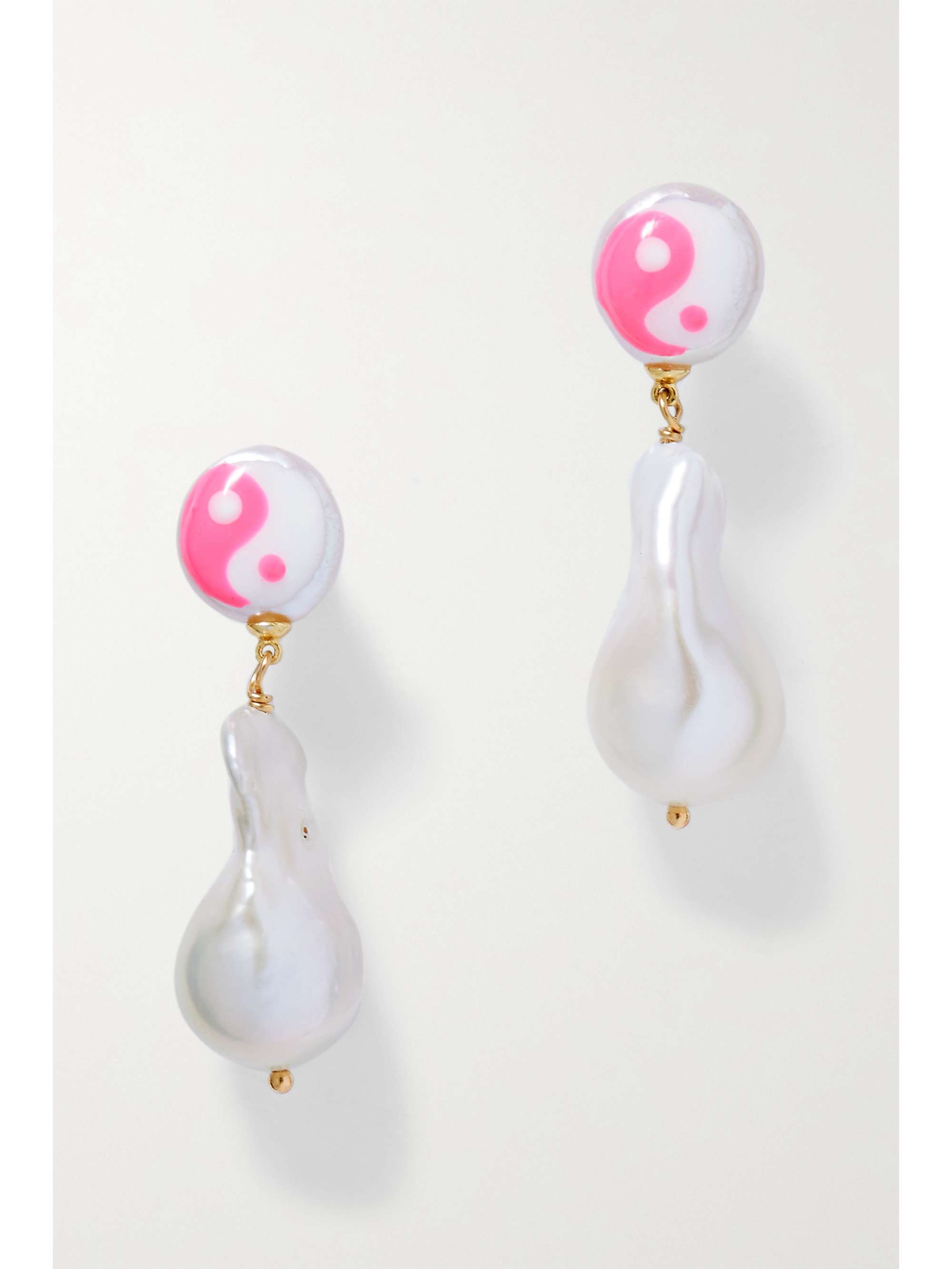 White Yin and Yang gold-plated pearl 