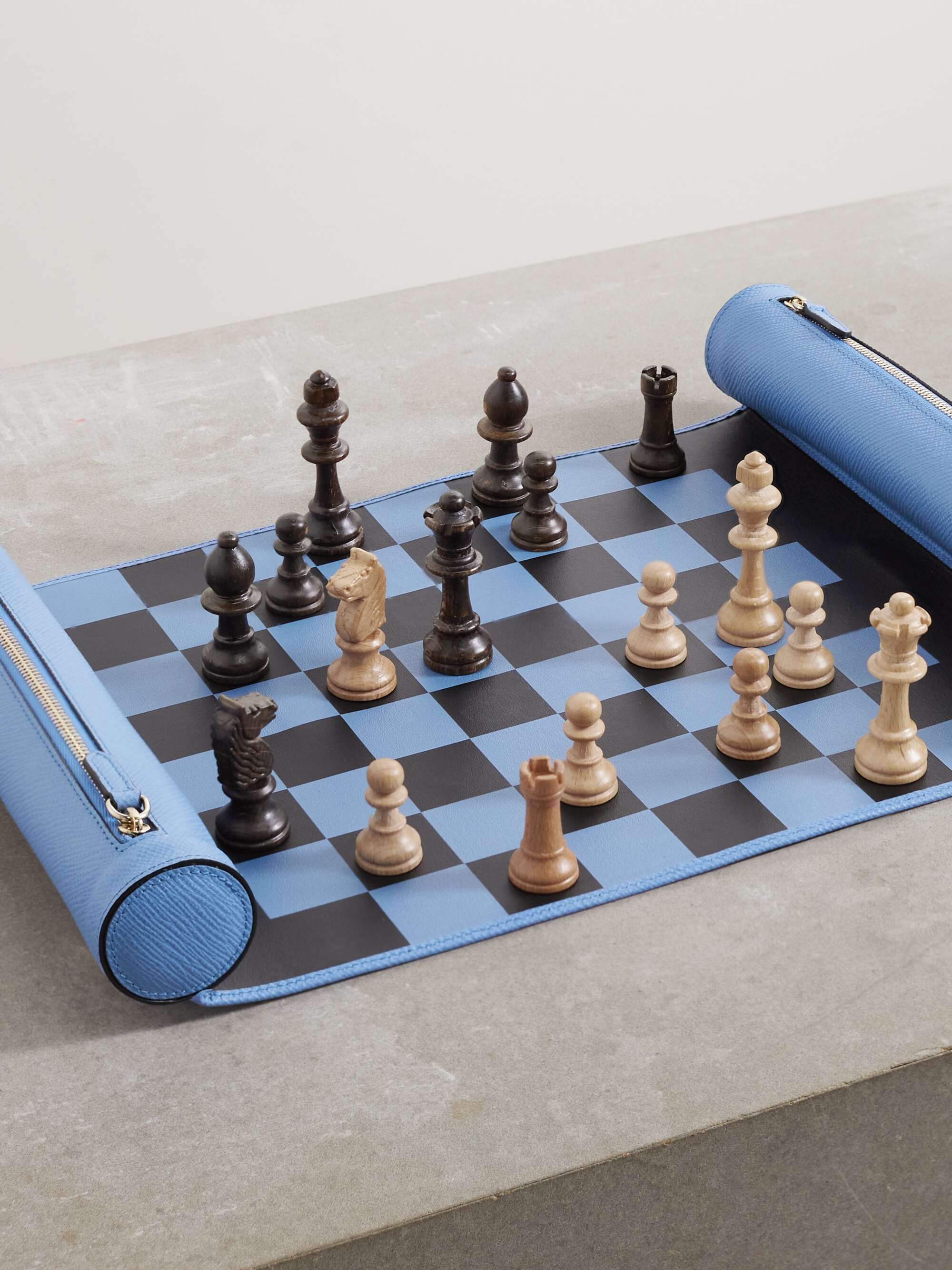  Three or Four Players Chess Set：A Leather Game Mat +