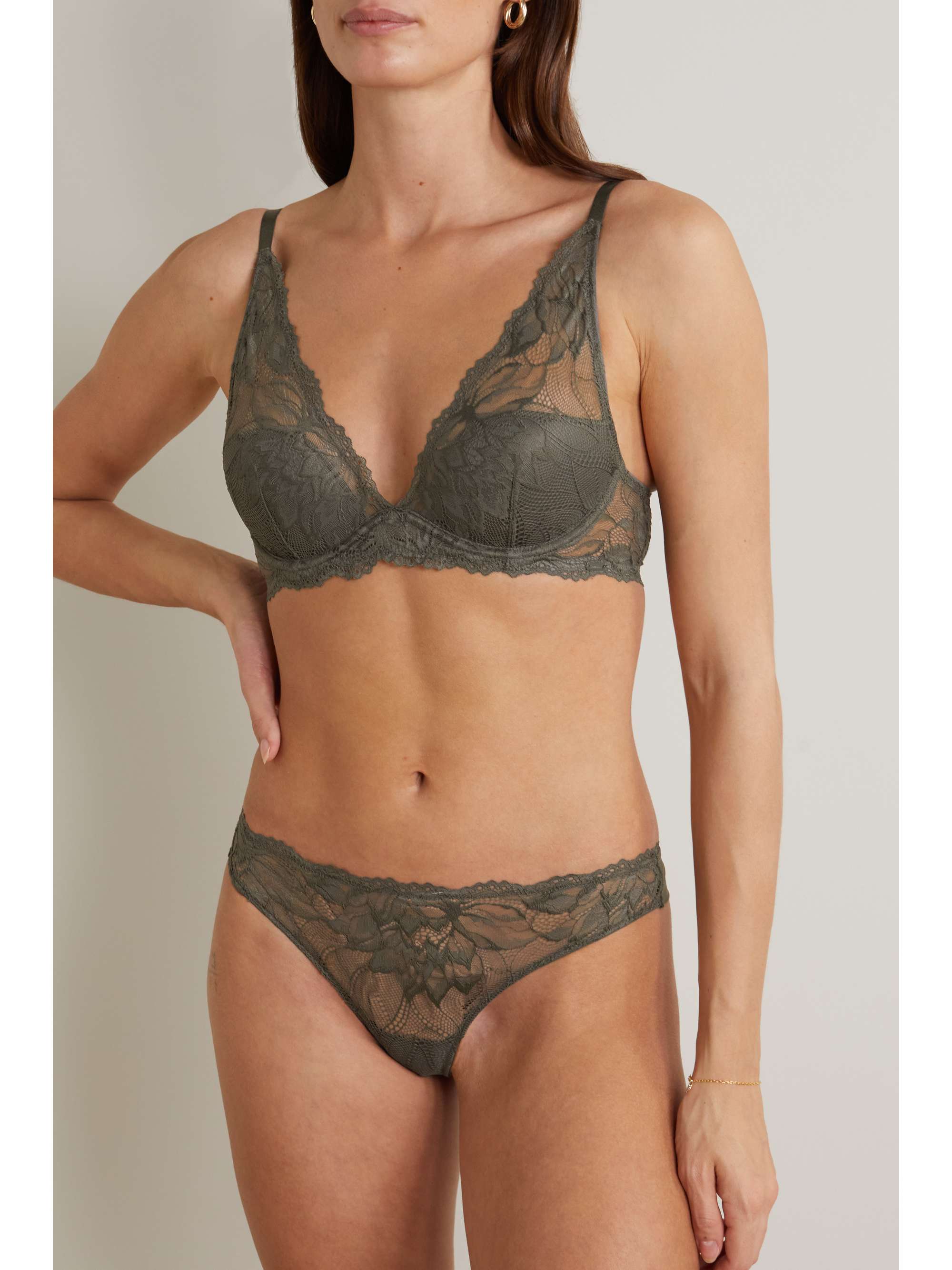 CALVIN KLEIN UNDERWEAR Seductive Comfort lace underwired plunge bra | NET-A-PORTER CALVIN KLEIN UNDERWEAR Seductive Comfort lace underwired plunge bra | NET-A-PORTER