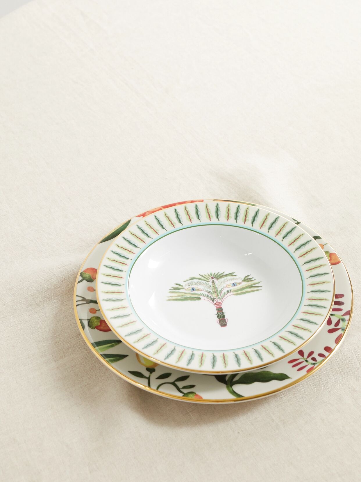 Libellula gold-plated porcelain soup and dinner plate set