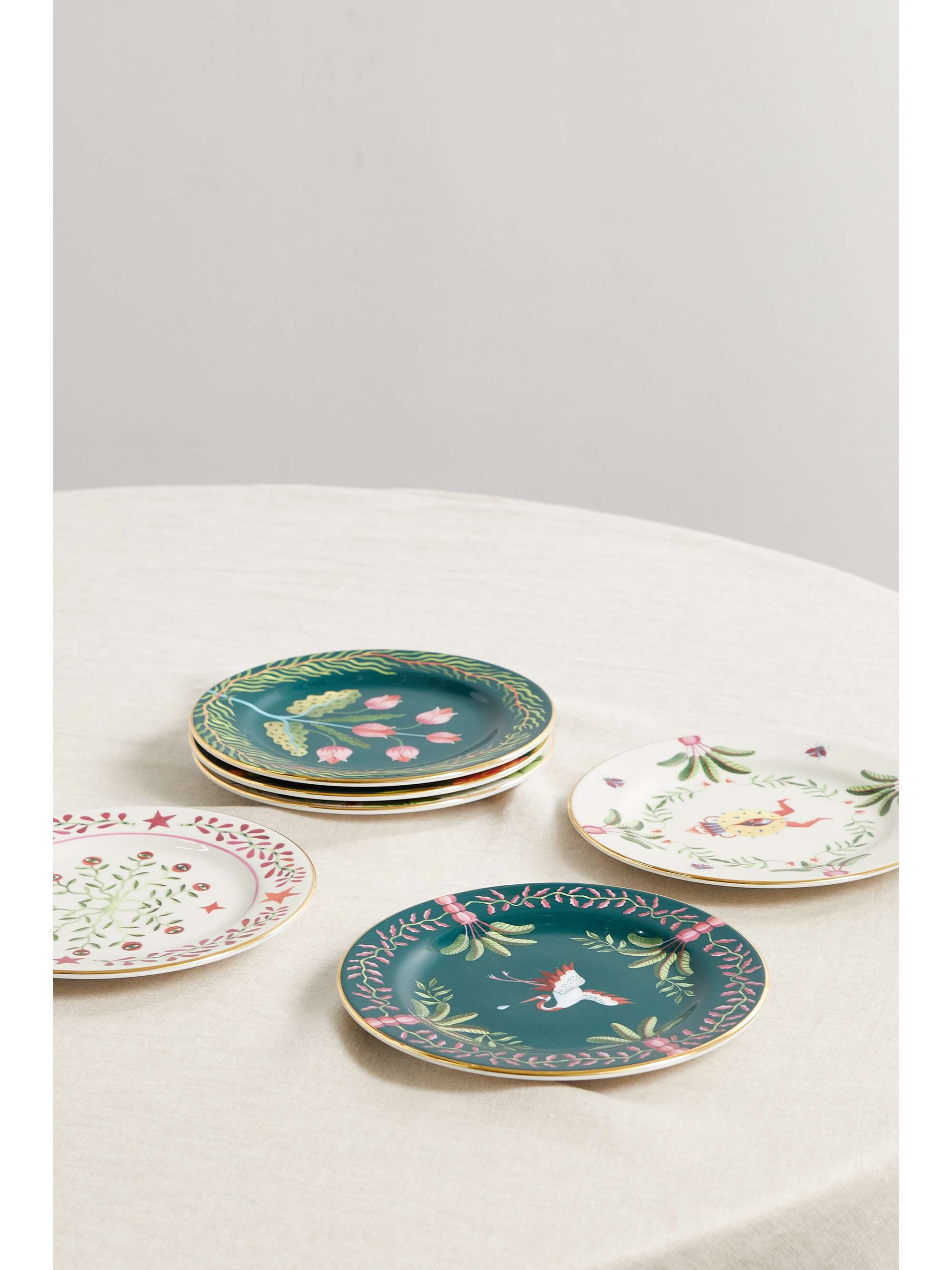 Set of six gold-plated porcelain dessert plates