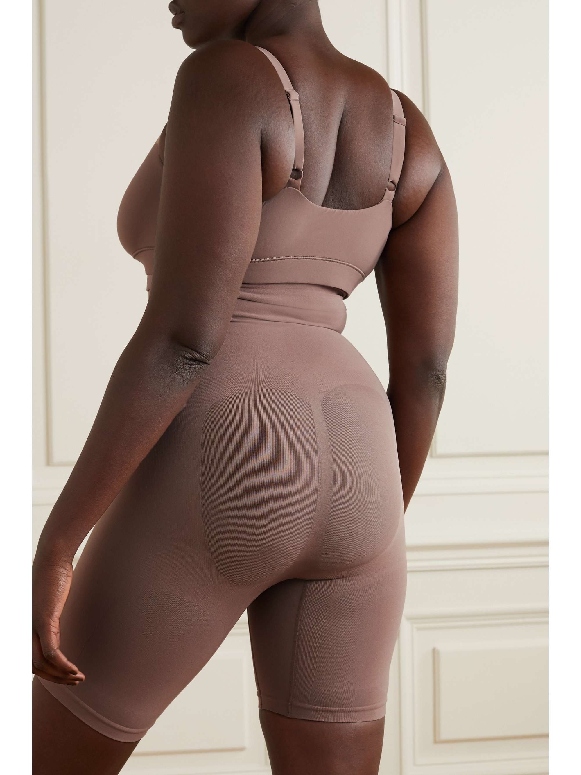 SKIMS Seamless Sculpt Sculpting Mid Thigh shorts - Sienna
