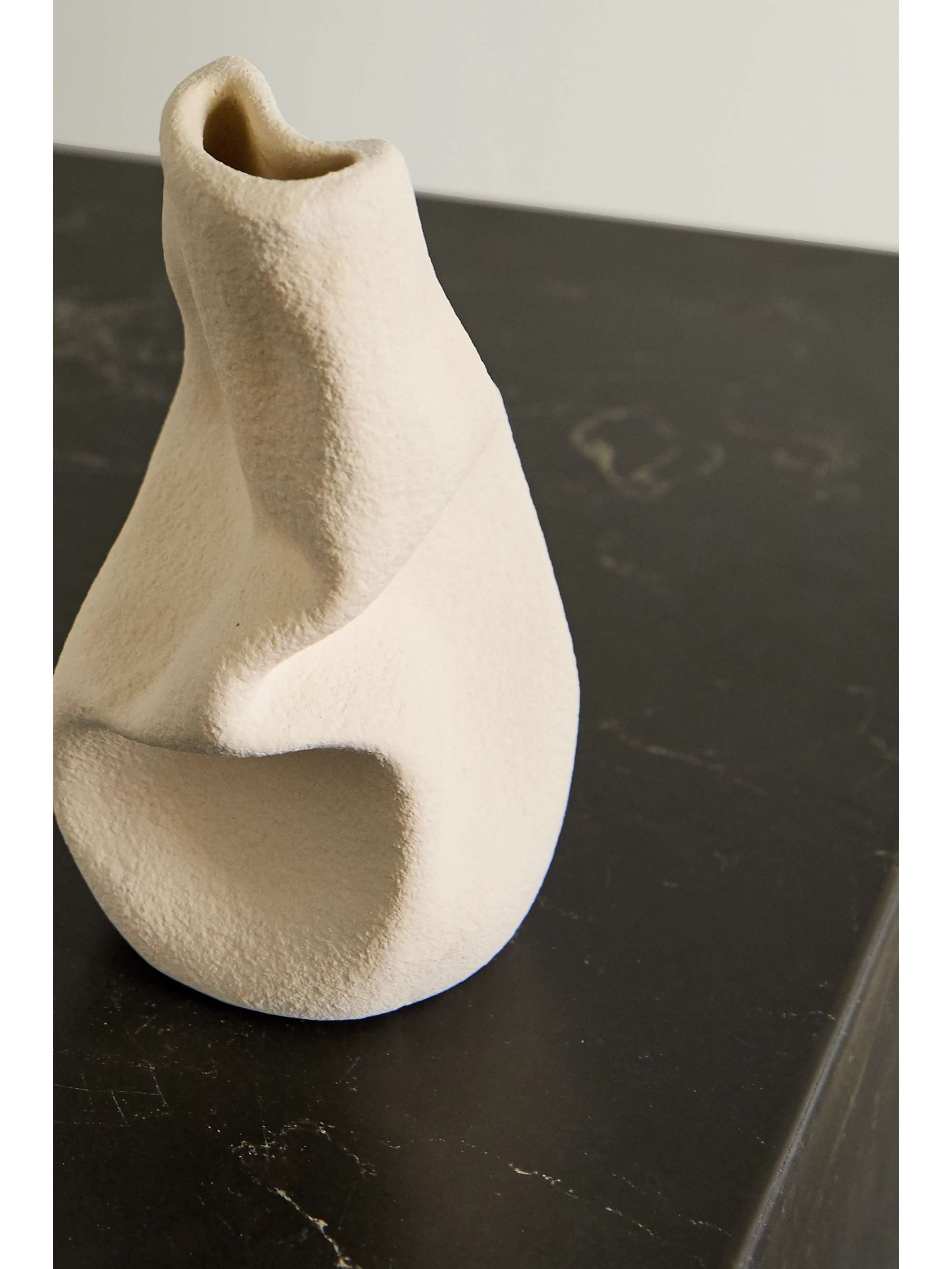COMPLETEDWORKS + Ekaterina Bazhenova Yamasaki Wake ceramic vase