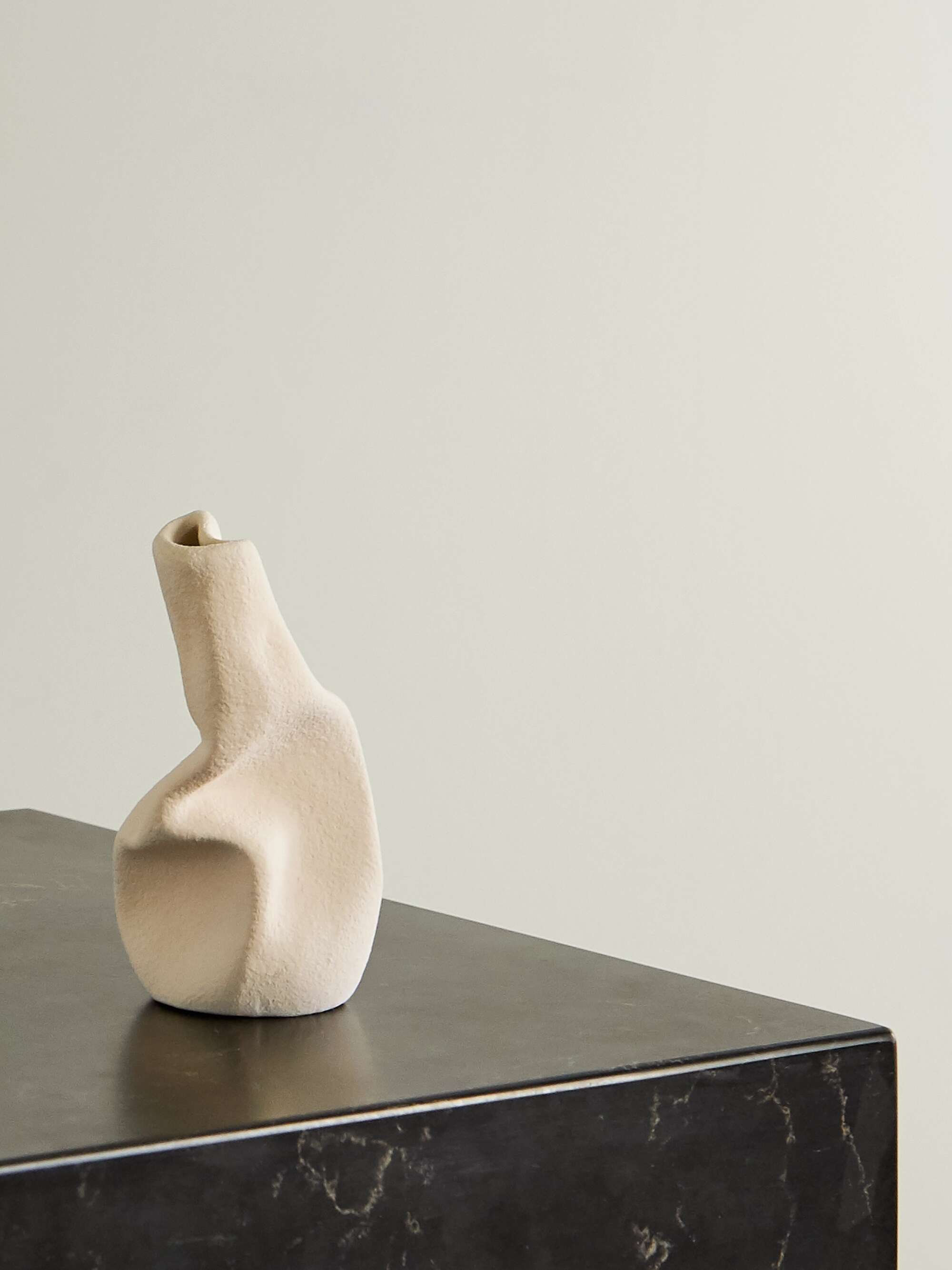 + Ekaterina Bazhenova Yamasaki Wake ceramic vase