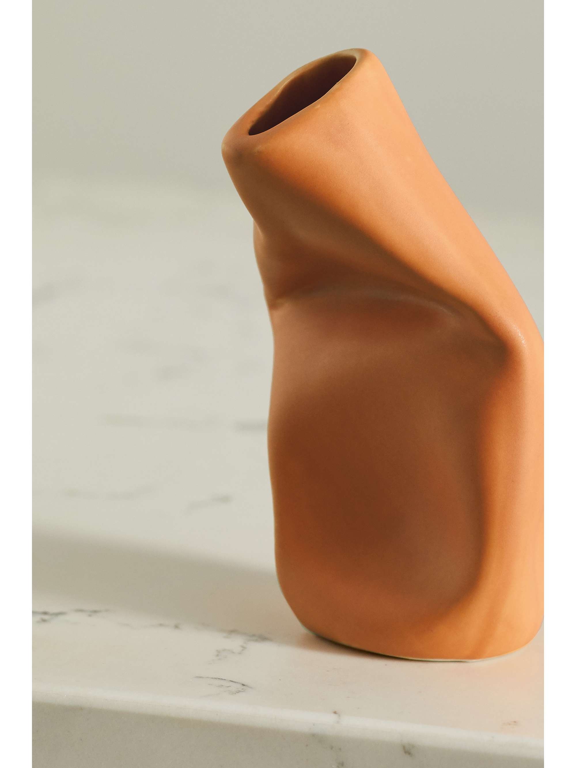 COMPLETEDWORKS + Ekaterina Bazhenova Yamasaki Yesterday is History ceramic vase