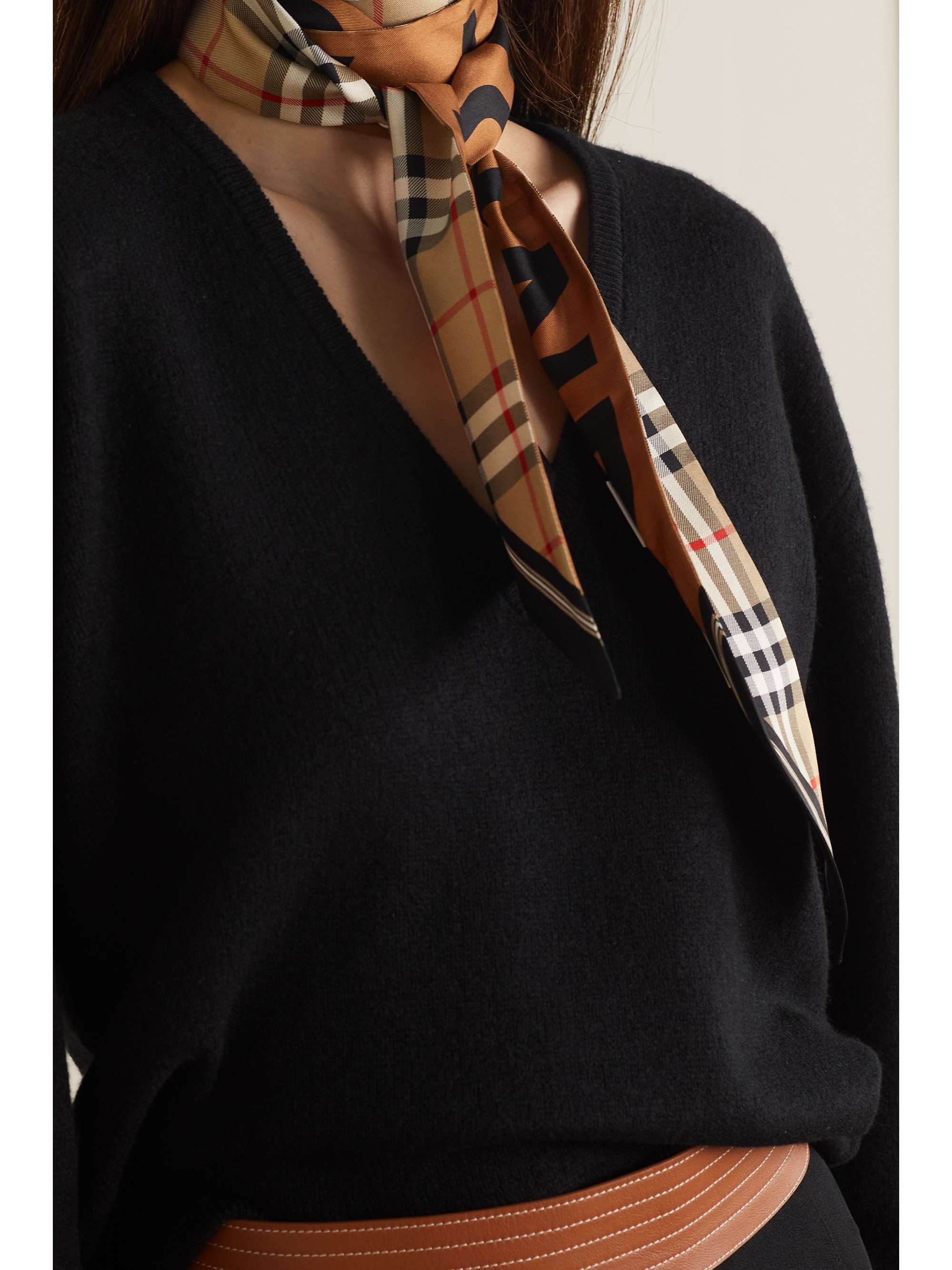 BURBERRY Foulard en serge de soie de mûre imprimée