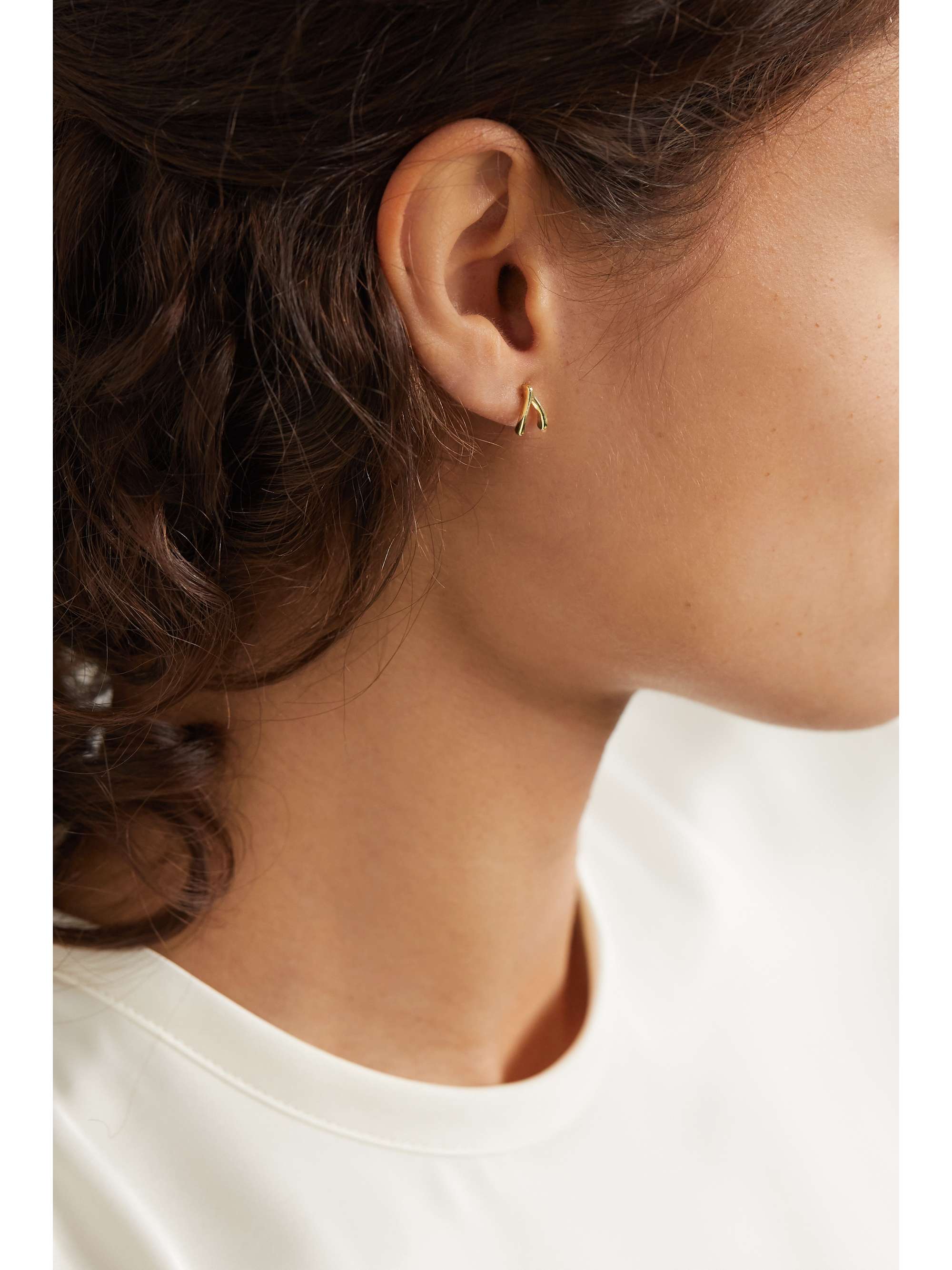 JENNIFER MEYER Mini Wishbone 18-karat gold diamond earrings