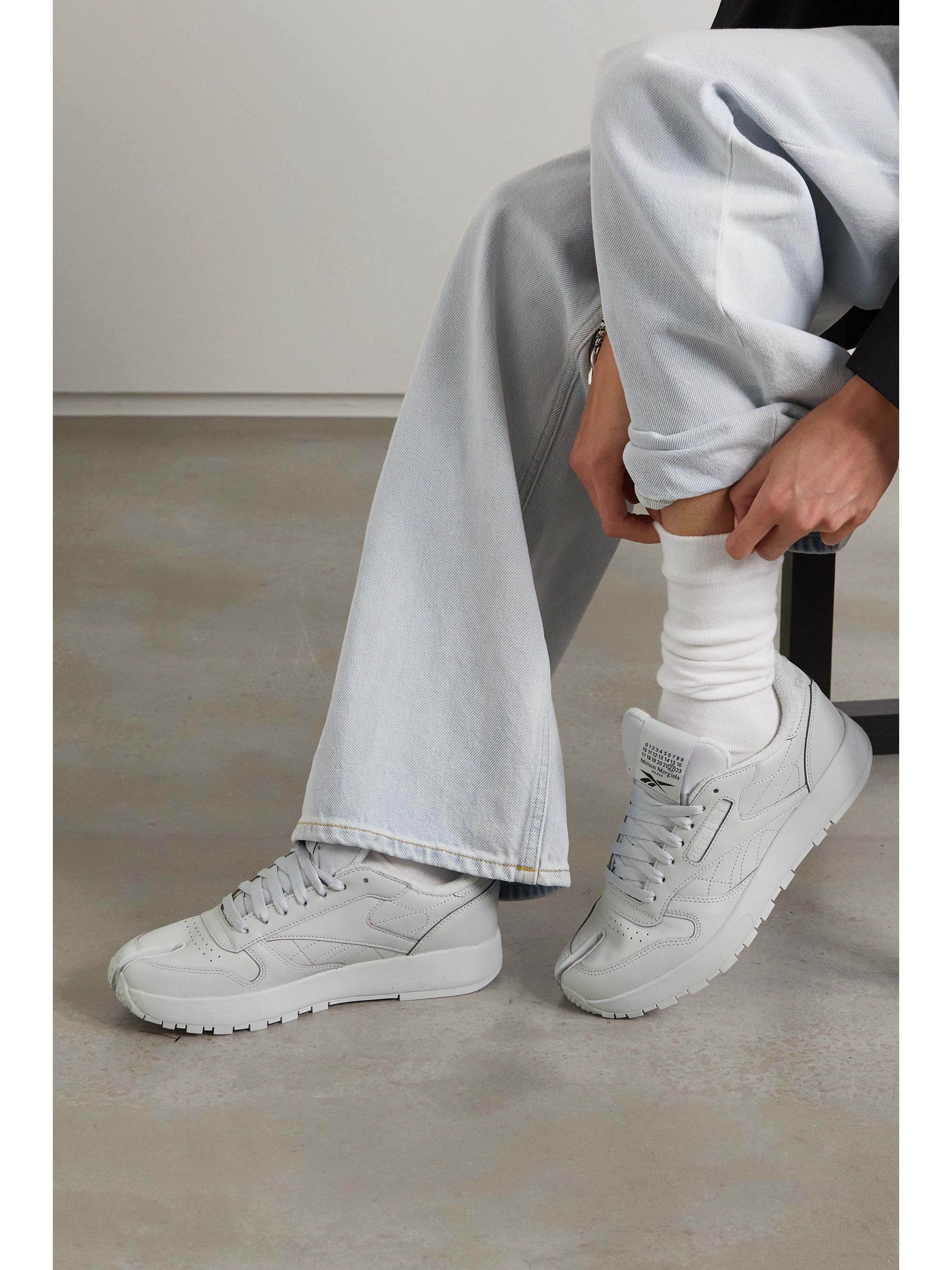 低価格で大人気の Maison Margiela × Reebok Tabi スニーカー ar