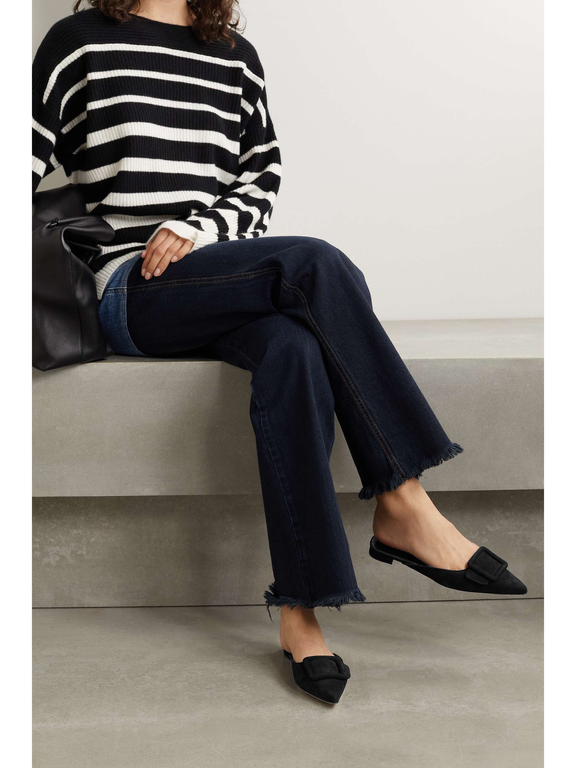 MANOLO BLAHNIK スエード ポインテッドトゥ フラットシューズ レザートリム | NET-A-PORTER