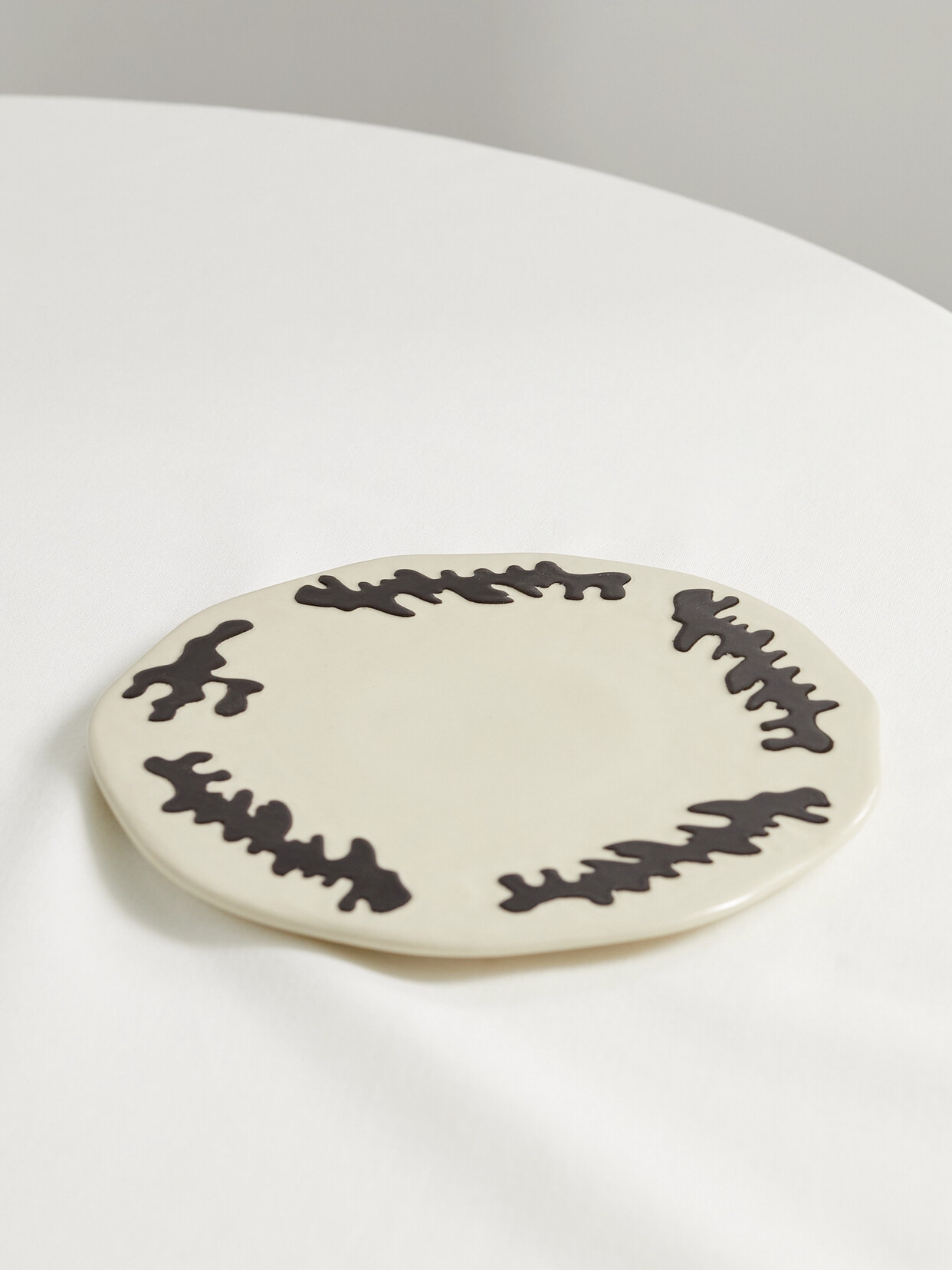 Marloe Marloe - + Net Sustain Vanity Glazed Ceramic Display Plate - Ecru