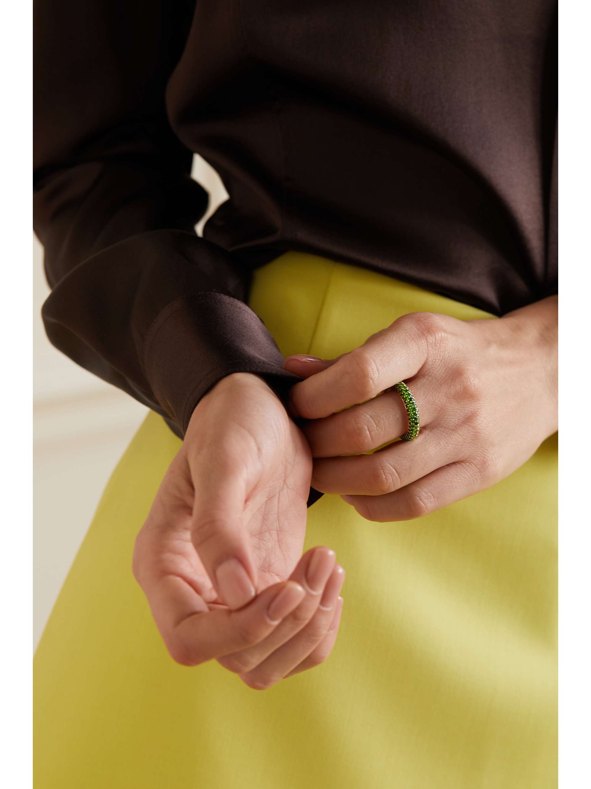 EMILY P. WHEELER Anello in oro 18 carati con tsavoriti Puffy Earth