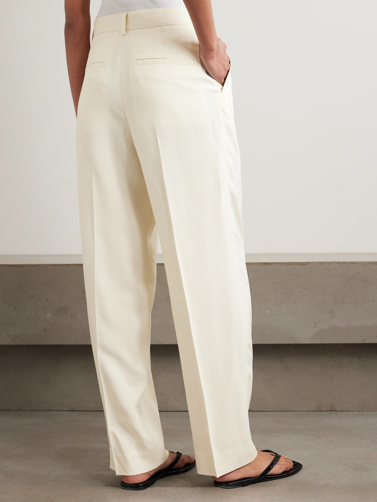Totême Pleated Woven Tapered Pants
