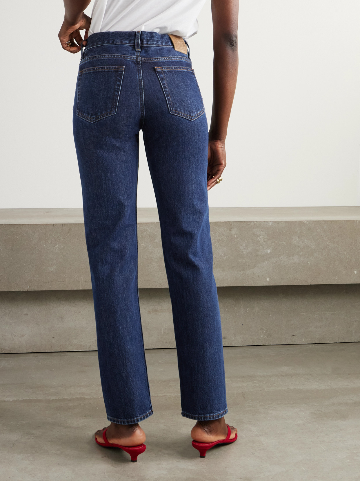 TOTÊME ORGANIC LOW-RISE STRAIGHT-LEG JEANS