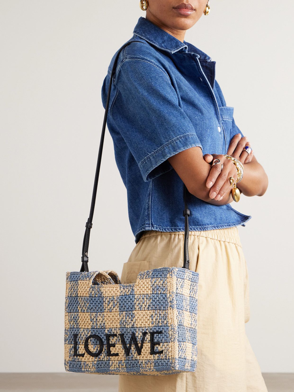 Loewe Small Tote Bag In Gingham Raffia In Neutrals