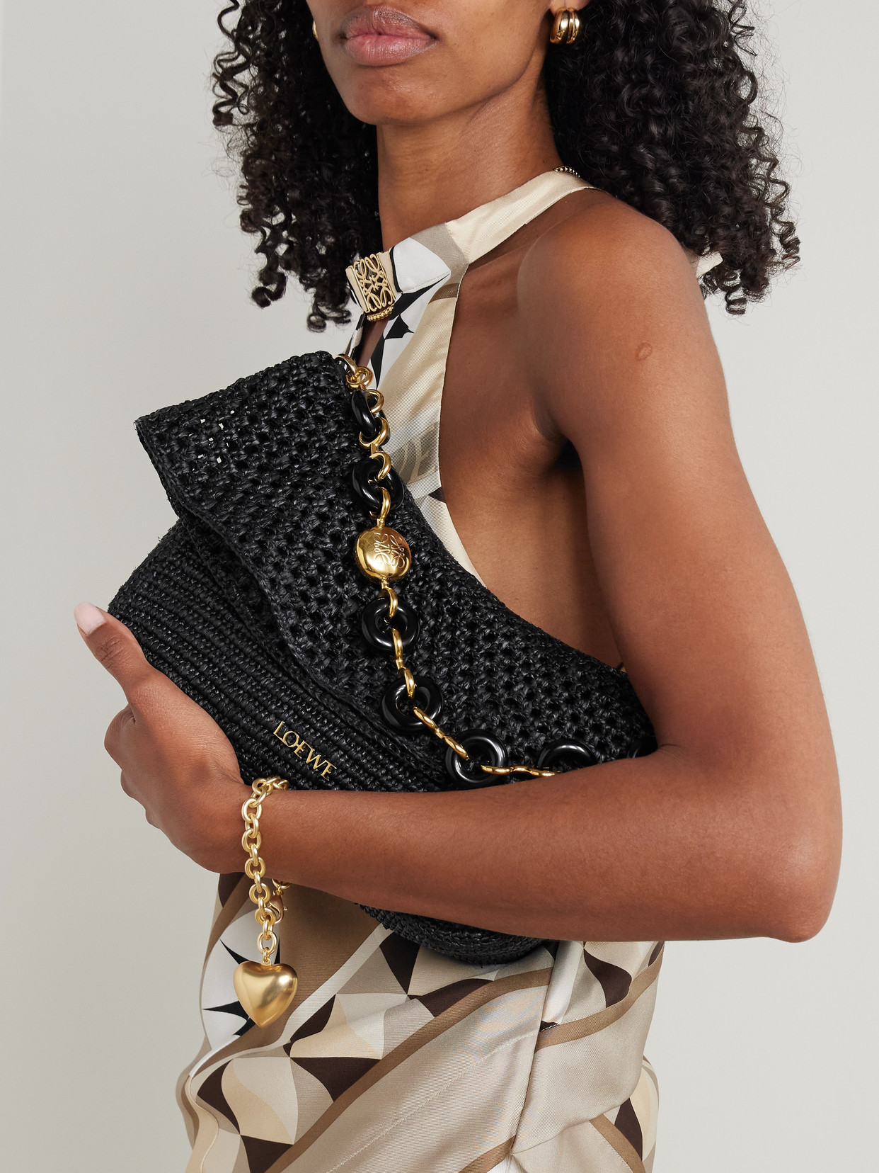 Loewe Medium Ola Shoulder Bag In Raffia And Calfskin In Black