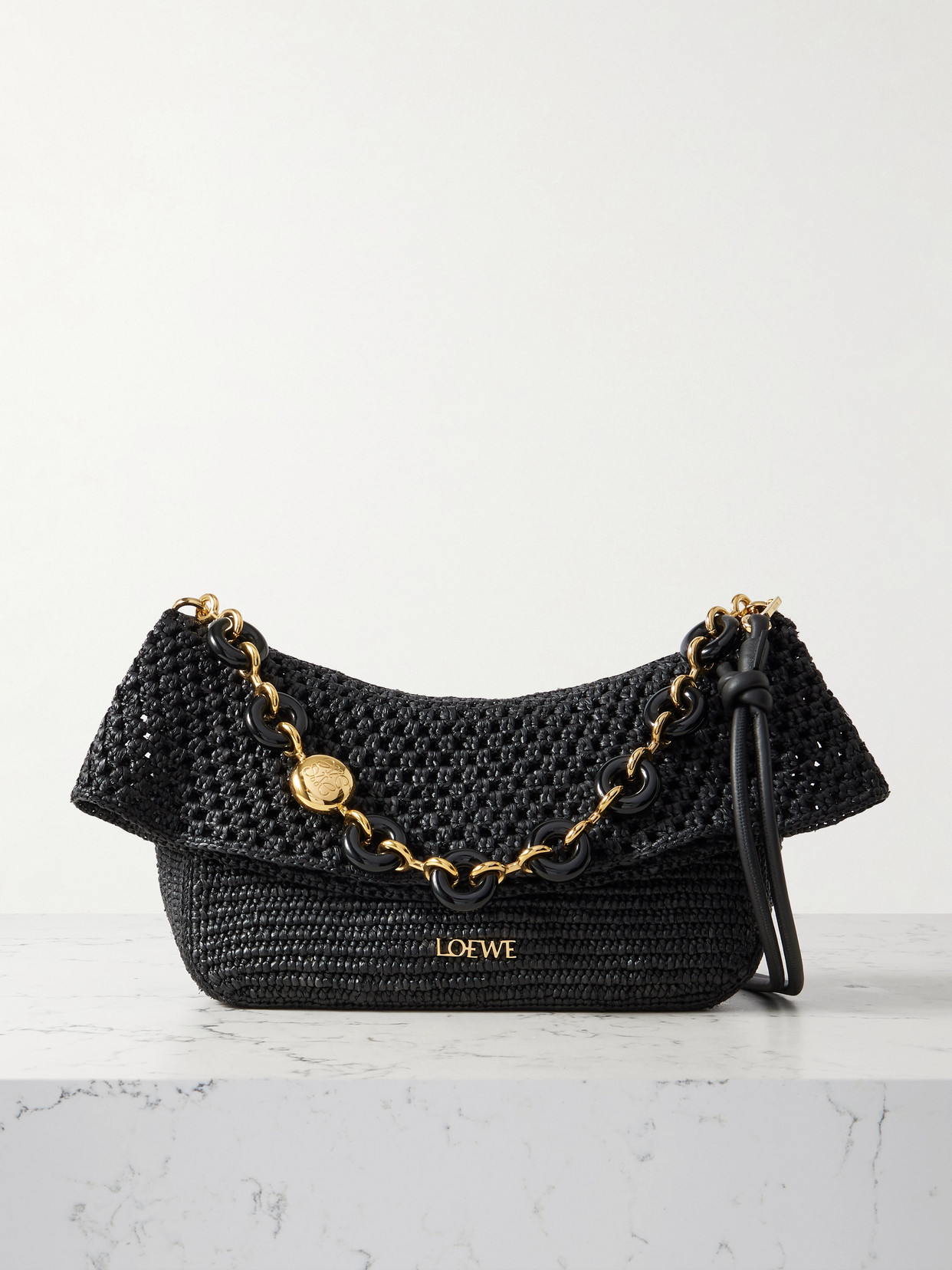 Loewe Medium Ola Shoulder Bag In Raffia And Calfskin In Black
