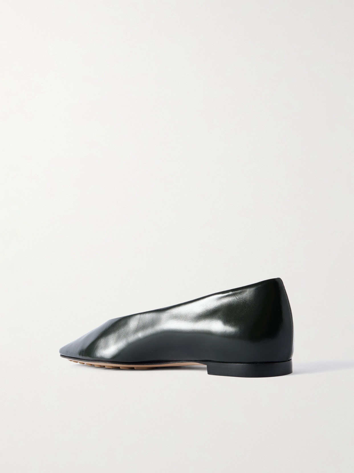 Bottega Veneta Sofia Glossed-leather Point-toe Ballet Flats In Black