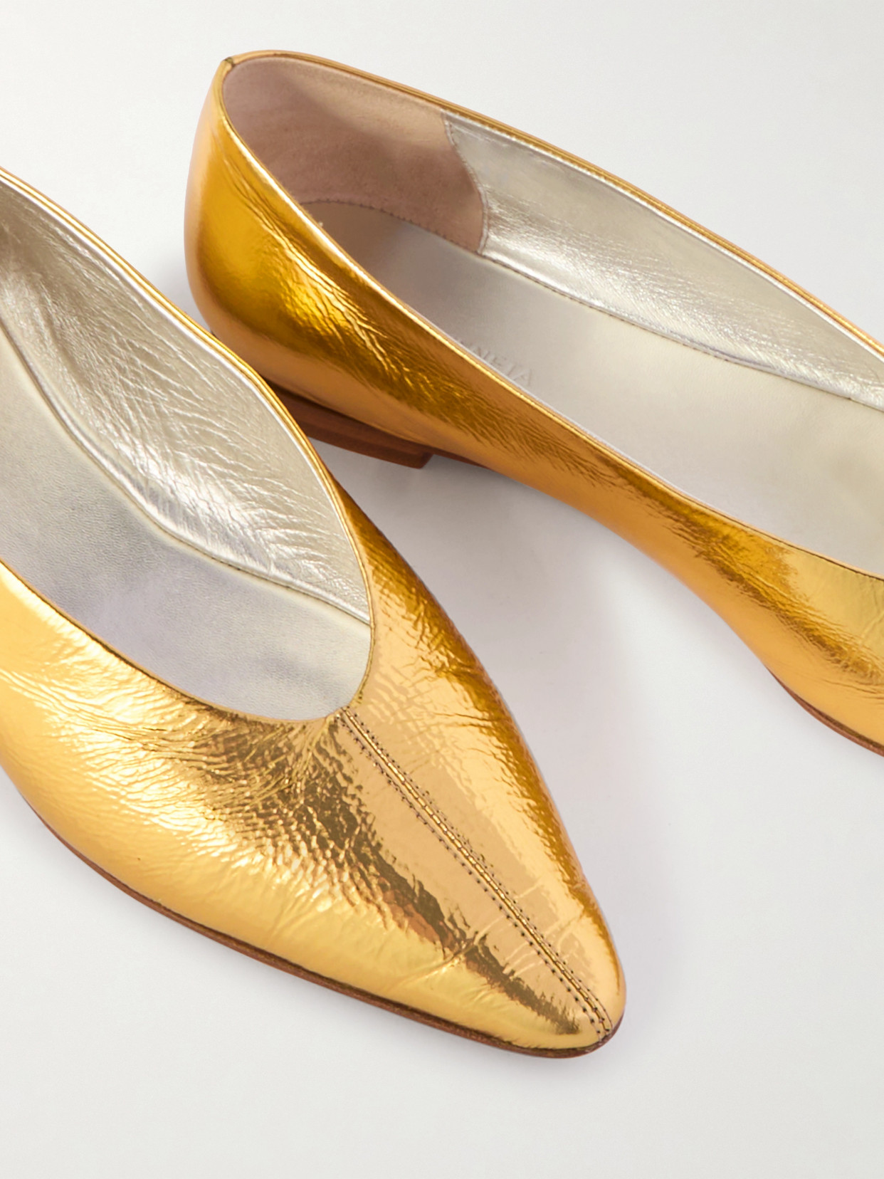 Bottega Veneta Sofia Metallic Textured-leather Point-toe Ballet Flats In Gold