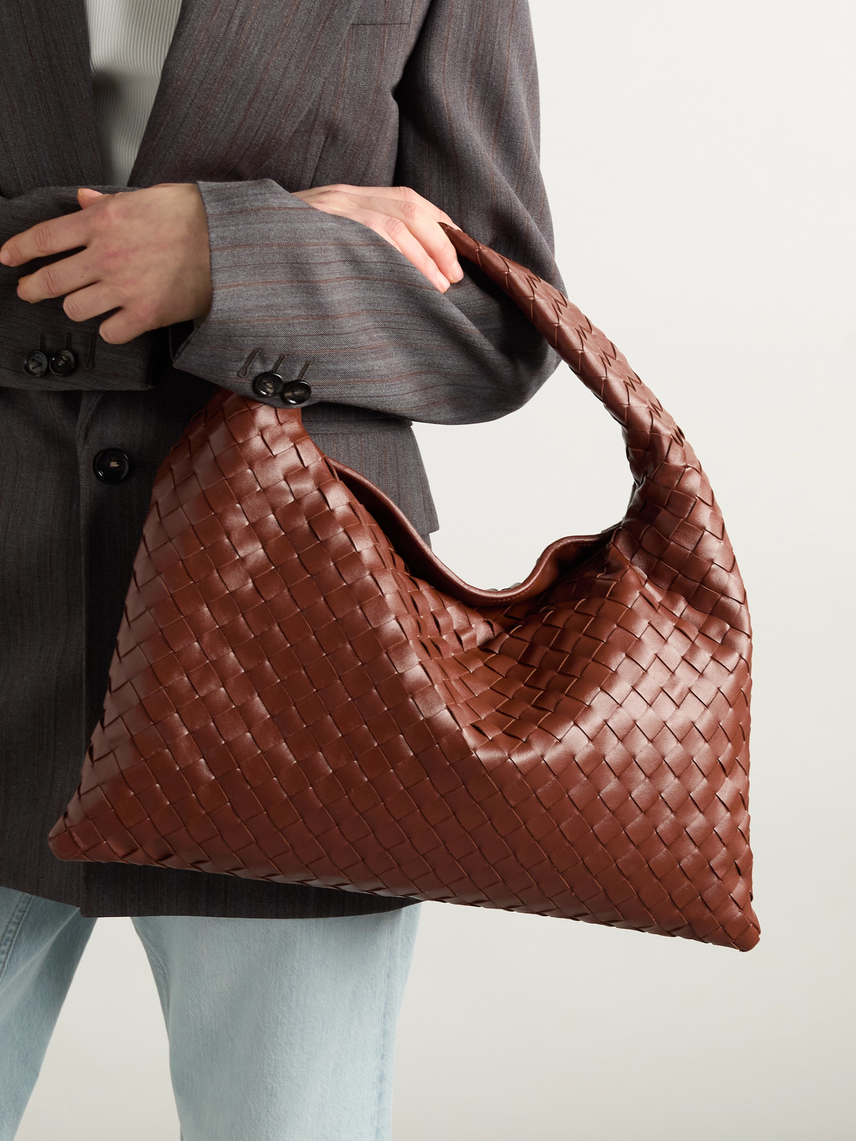 Bottega Veneta Hop Medium Intrecciato Leather Tote In Brown