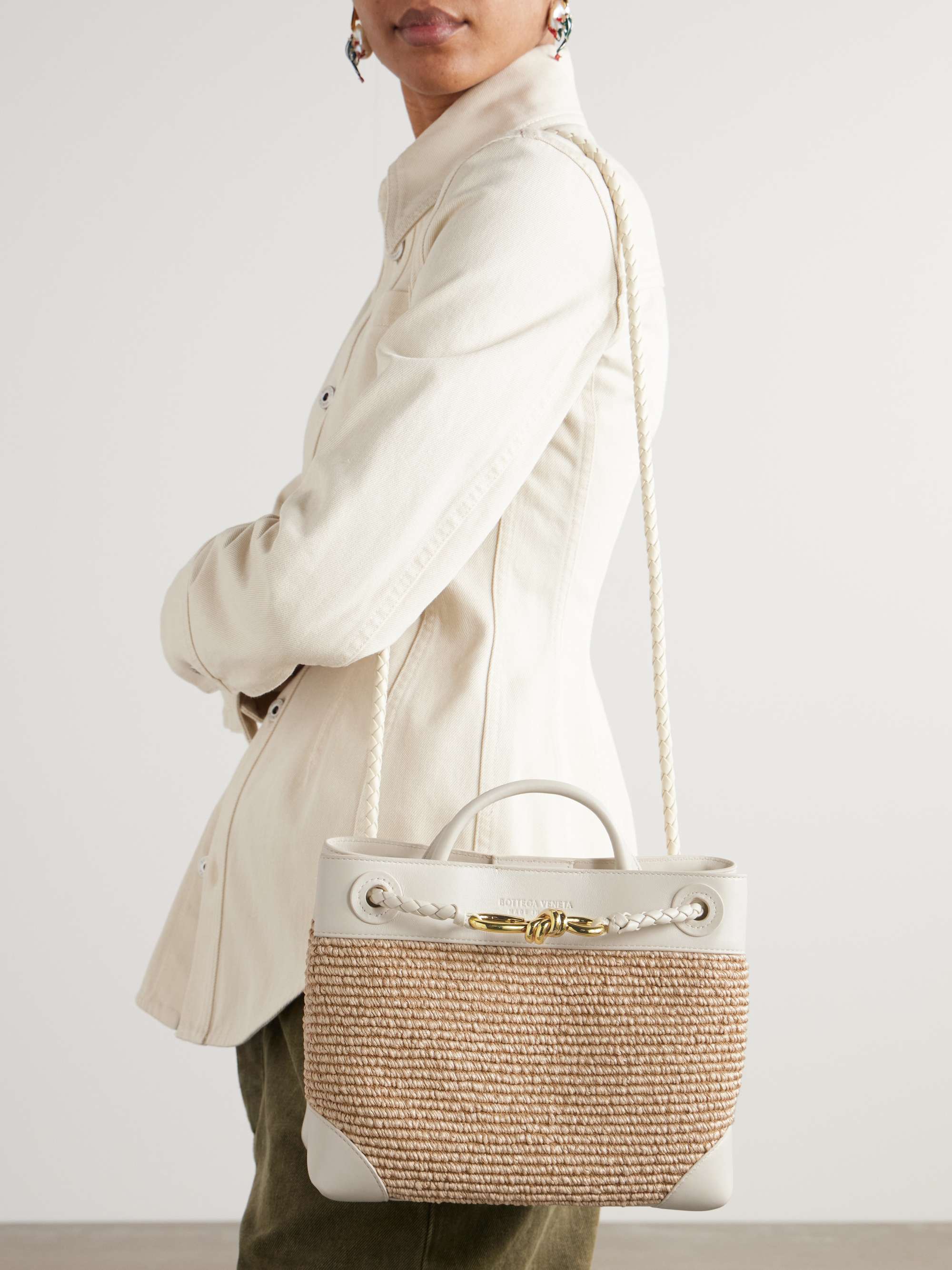 BOTTEGA VENETA Andiamo ラフィア スモール トートバッグ レザー BOTTEGA VENETA Andiamo ラフィア スモール トートバッグ レザー